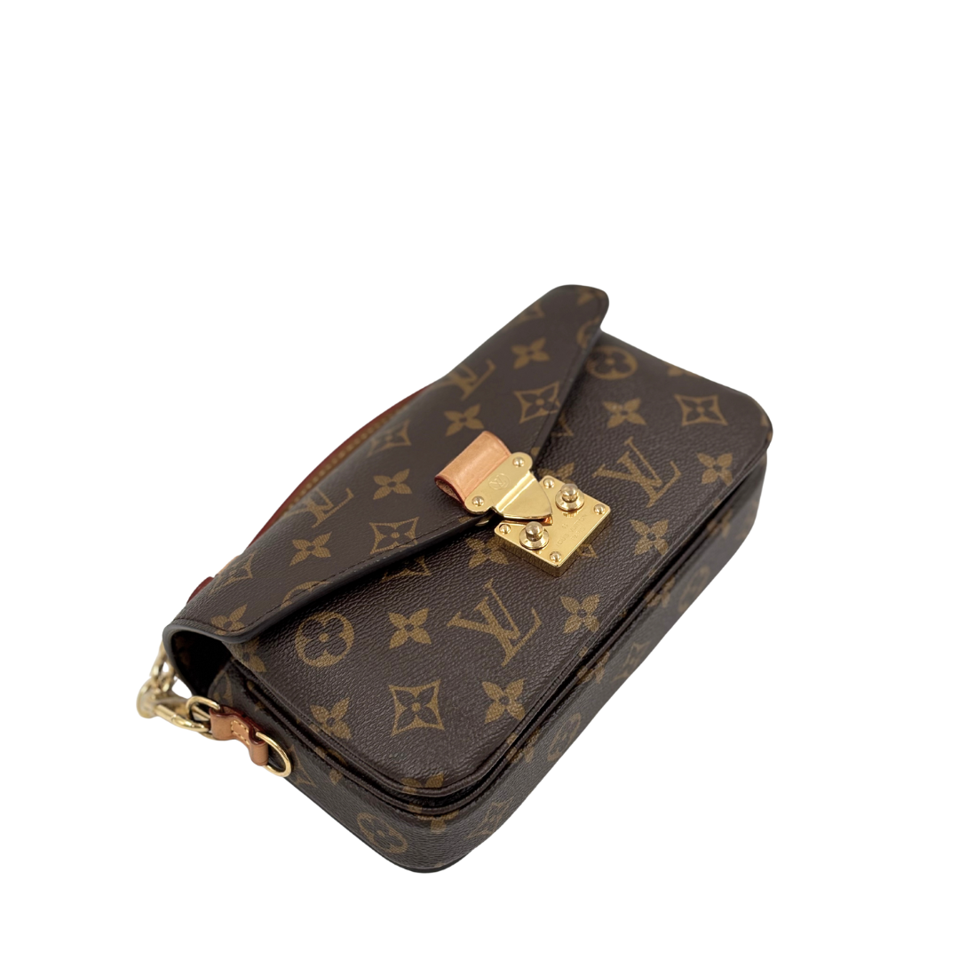 LOUIS VUITTON Pochette Metis East West in monogram canvas (microchipped)