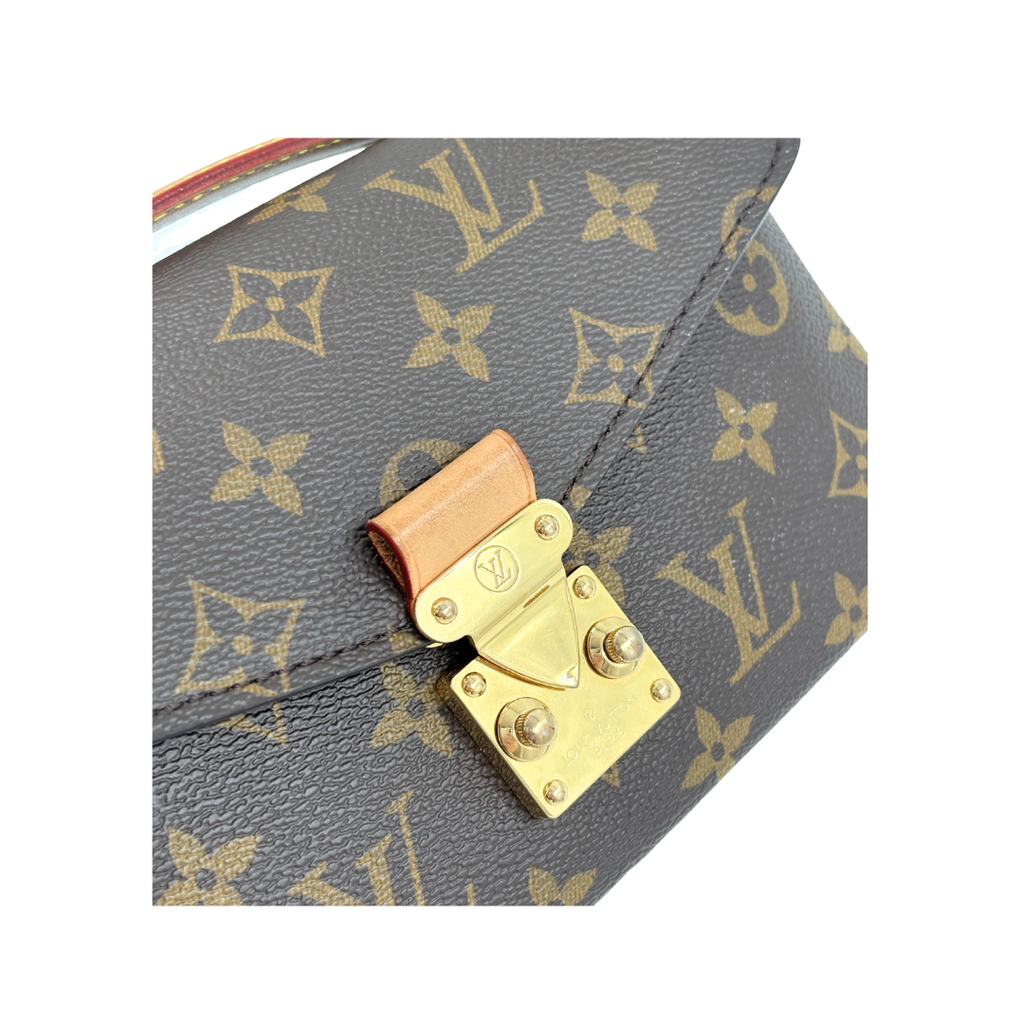 LOUIS VUITTON Pochette Metis East West in monogram canvas (microchipped)
