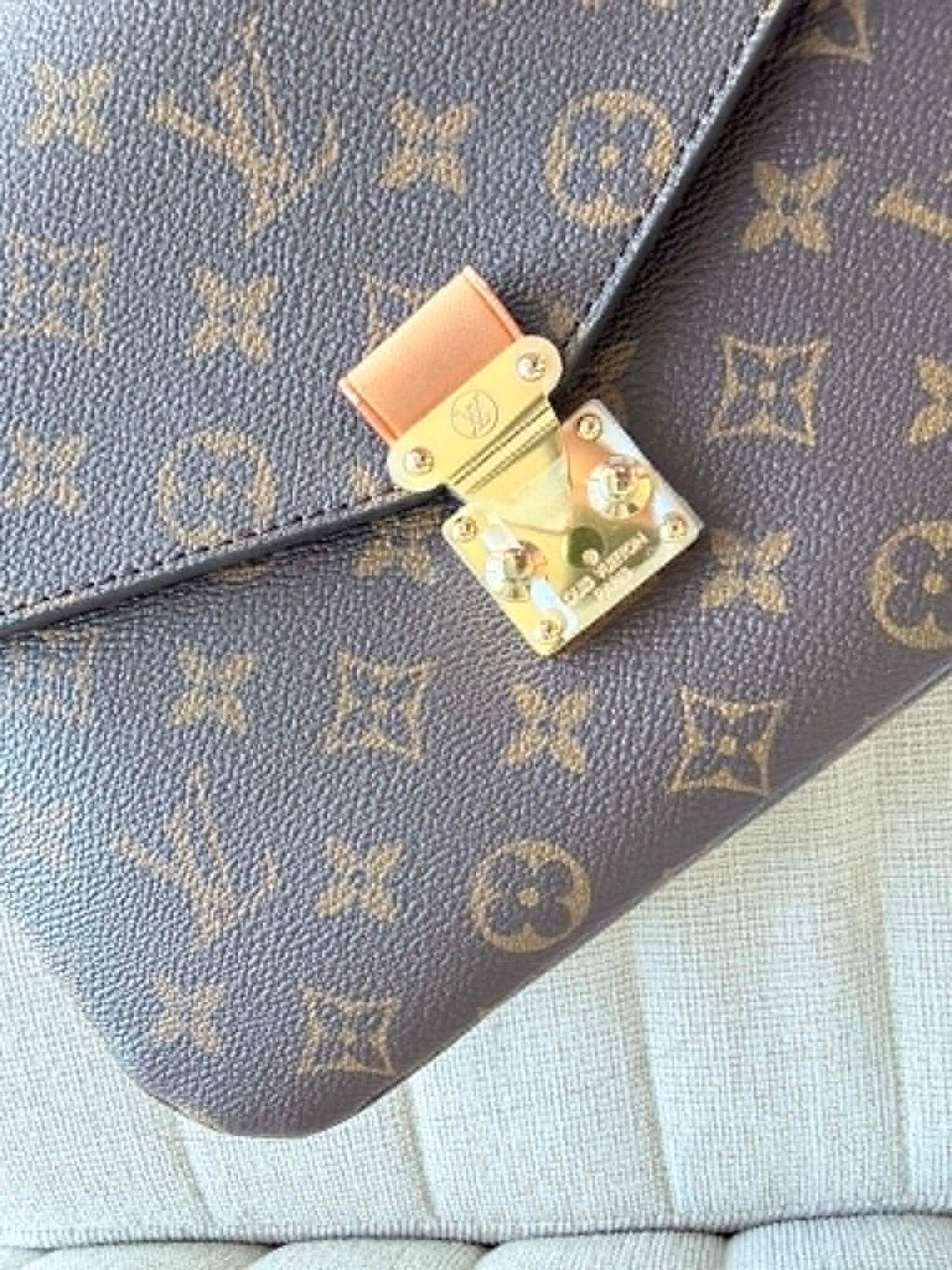 LOUIS VUITTON Pochette Métis Monogram