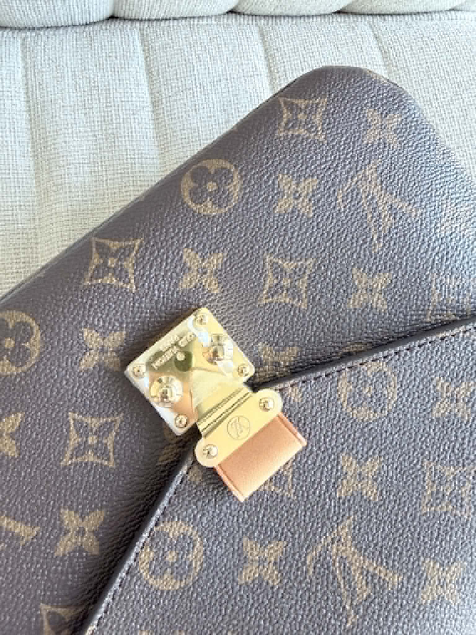 LOUIS VUITTON Pochette Métis Monogram