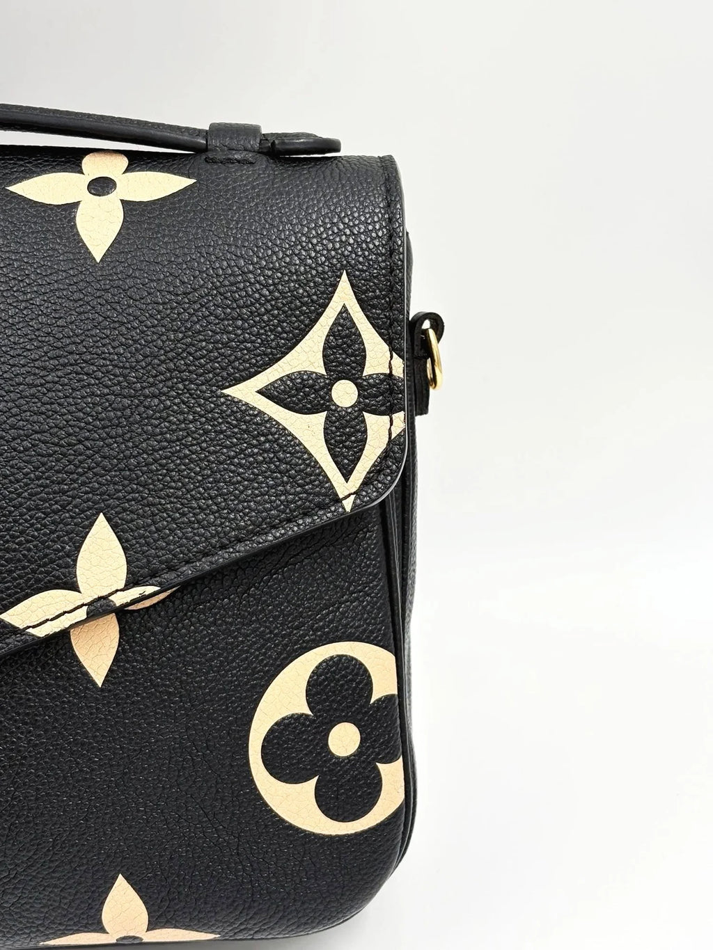 LOUIS VUITTON Pochette Metis bicolor monogram empreinte leather (microchipped)