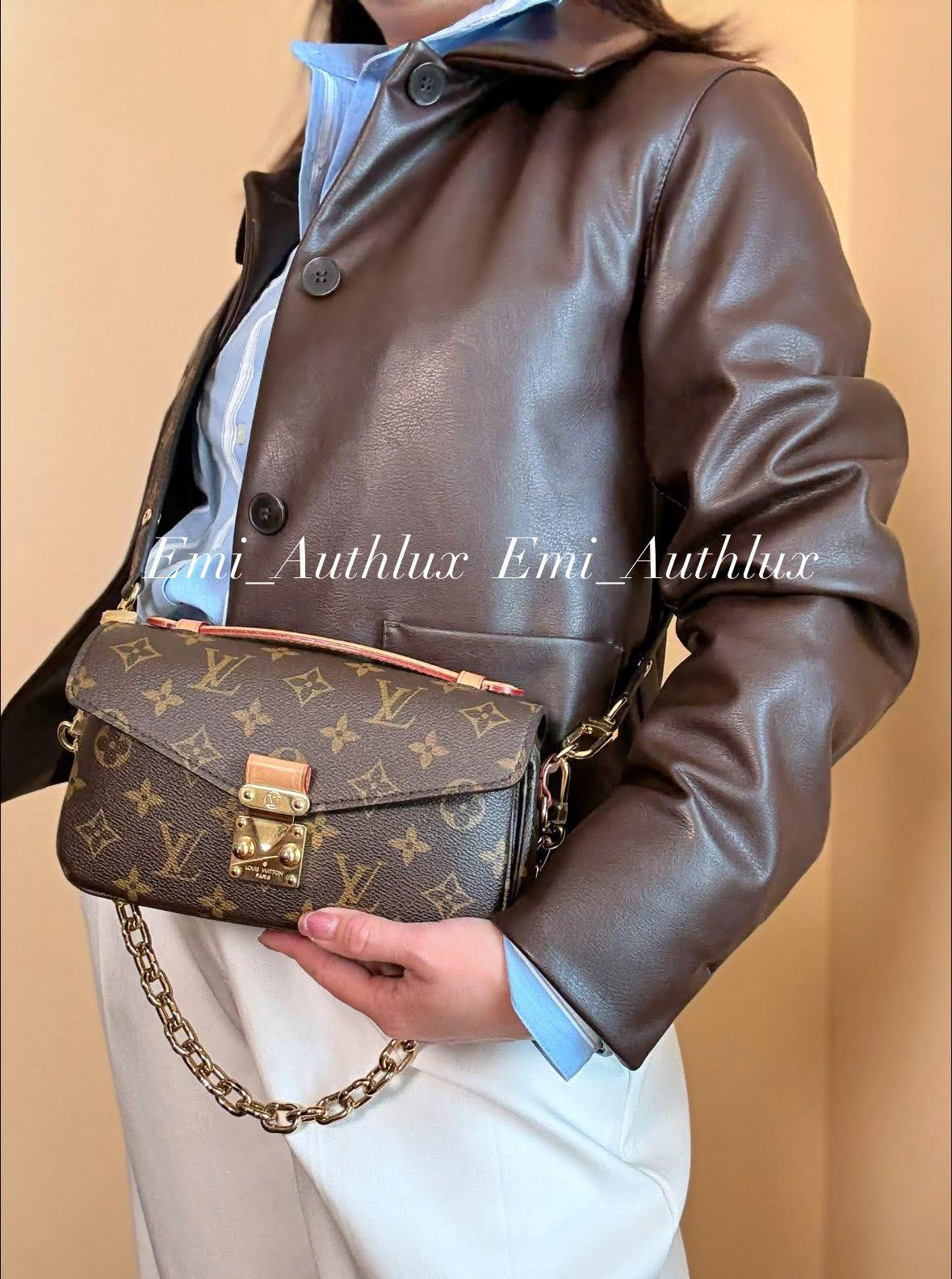 LOUIS VUITTON Pochette Metis East West in monogram canvas (microchipped)