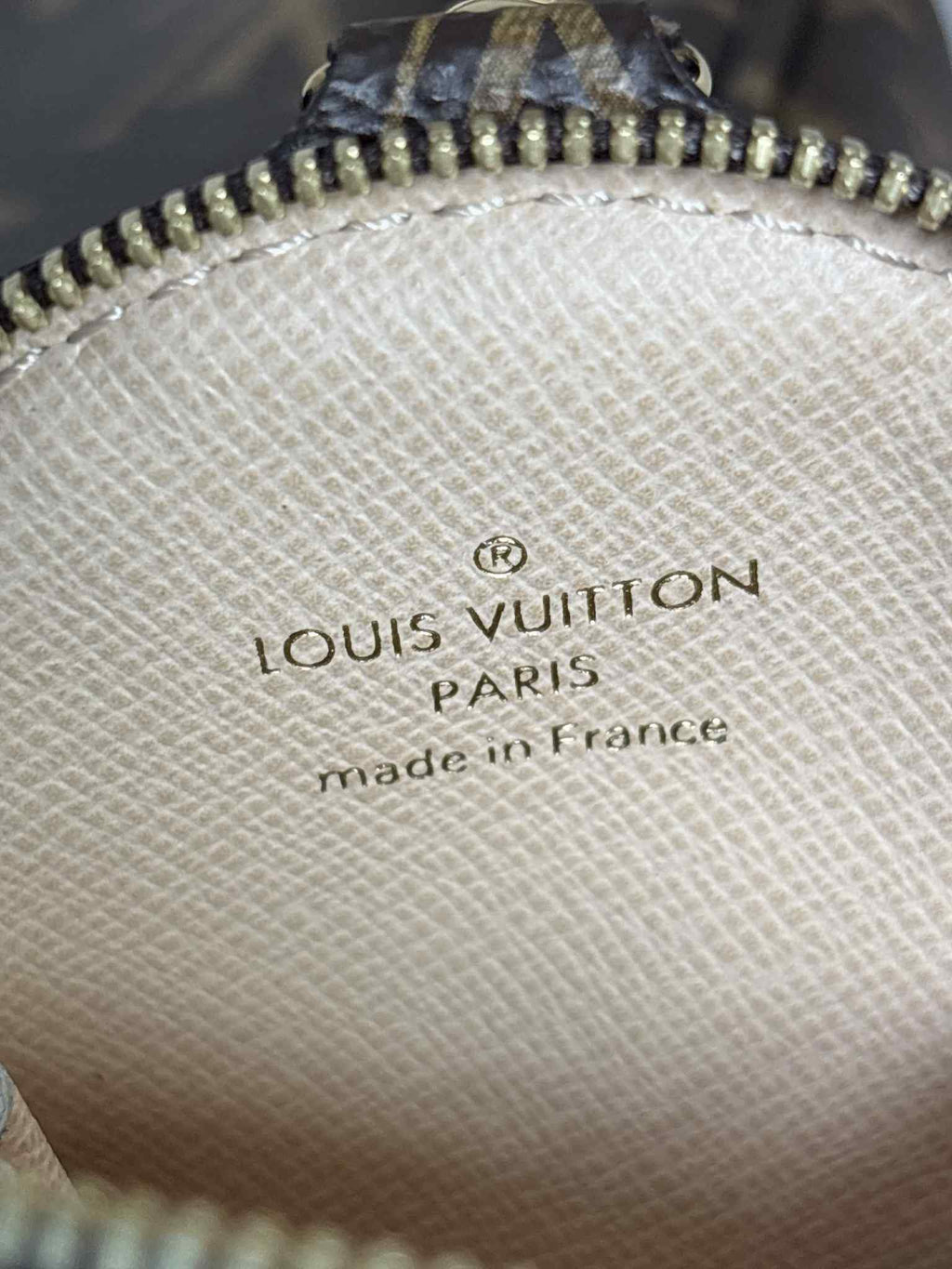 LOUIS VUITTON Multi Pochette Accessoires khaki strap