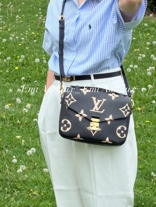 LOUIS VUITTON Pochette Metis bicolor monogram empreinte leather (microchipped)