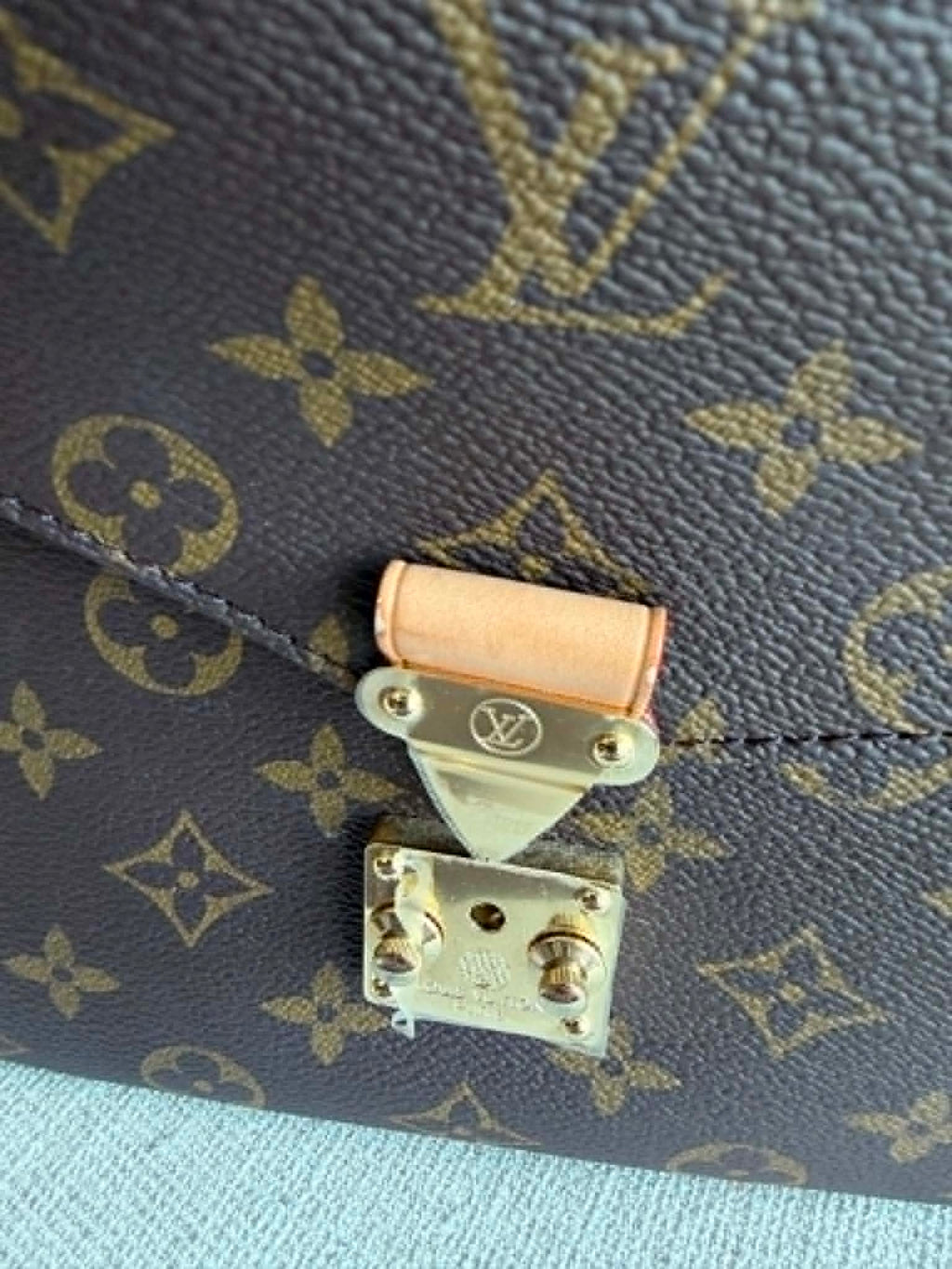 LOUIS VUITTON Pochette Métis Monogram