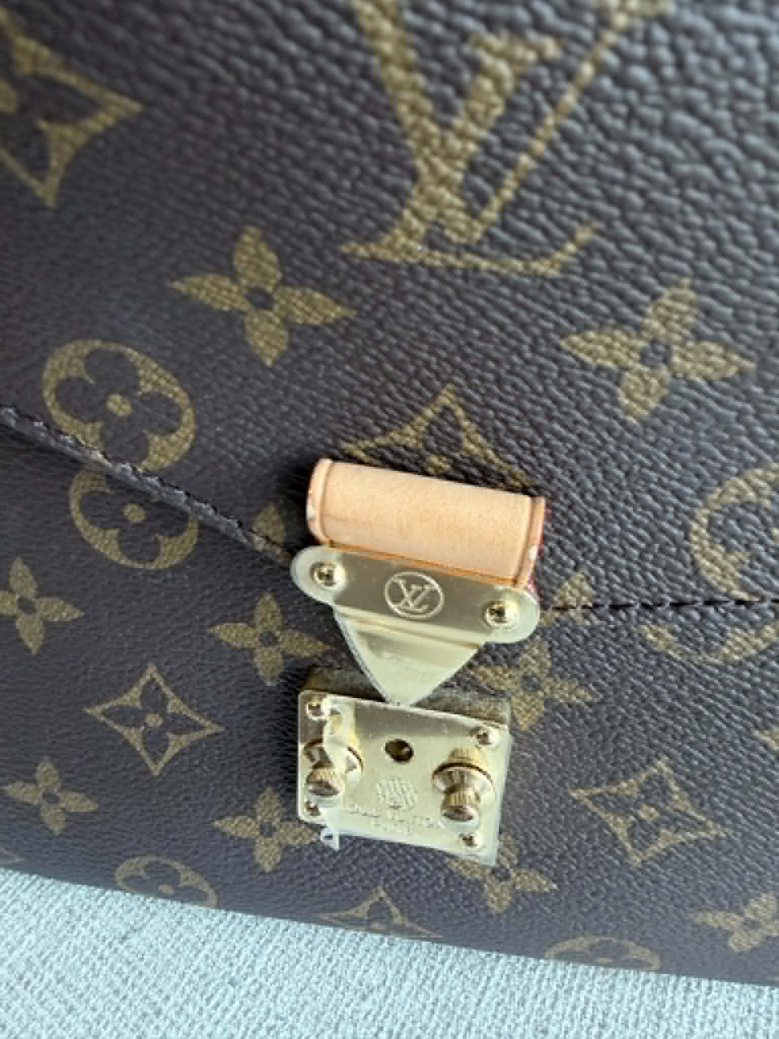 LOUIS VUITTON Pochette Métis Monogram