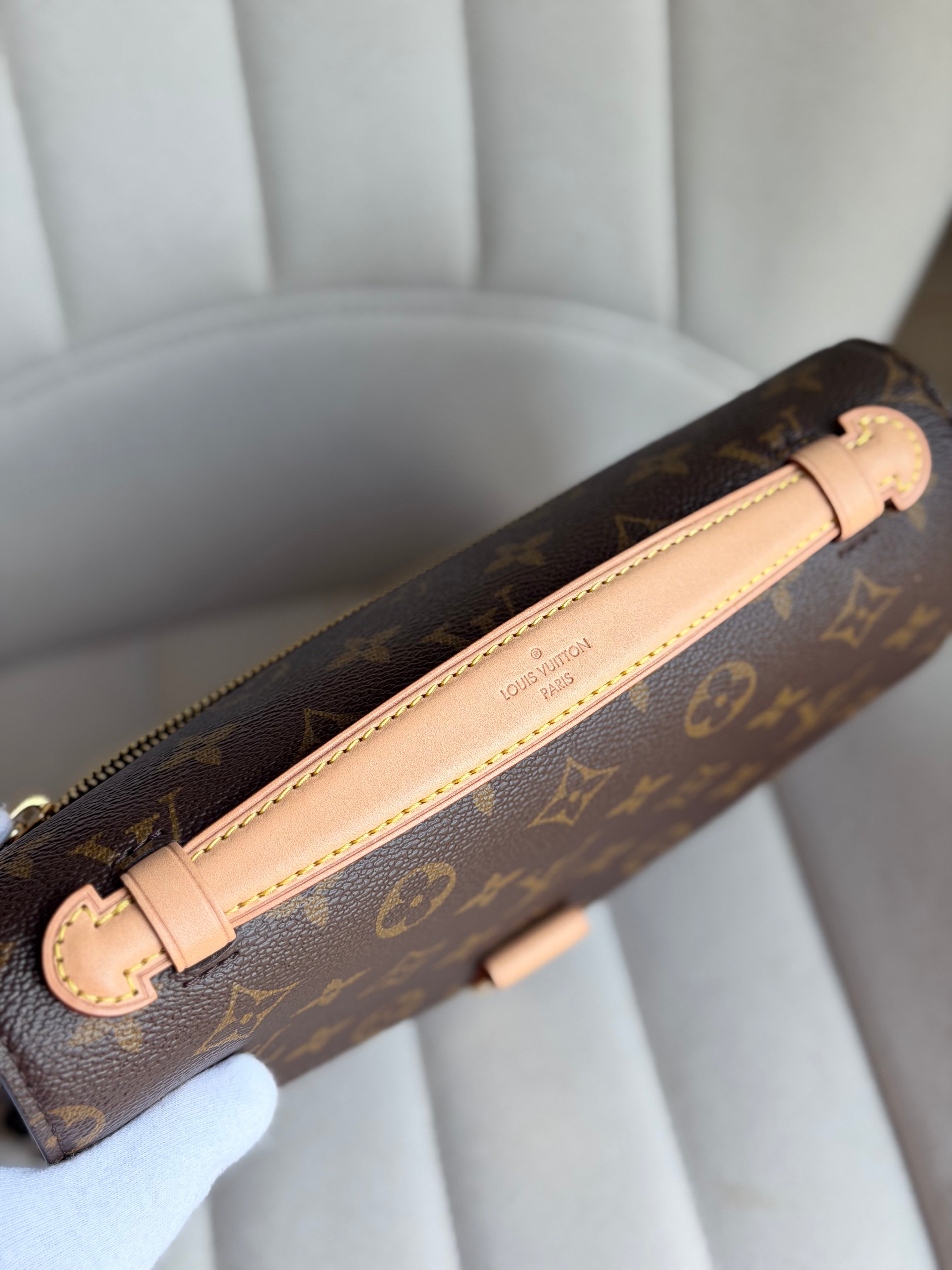 LOUIS VUITTON Pochette Métis Monogram