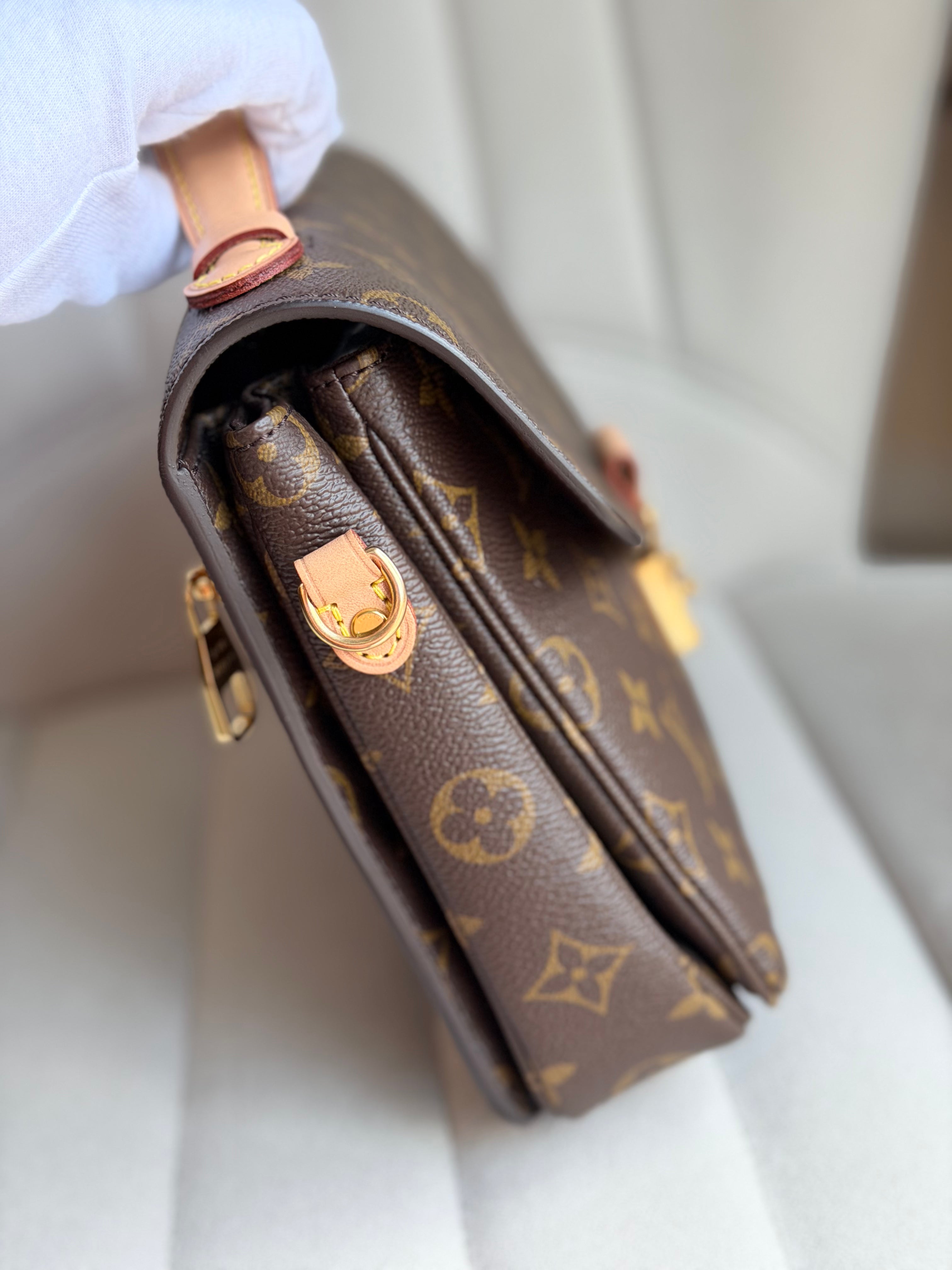 LOUIS VUITTON Pochette Métis Monogram