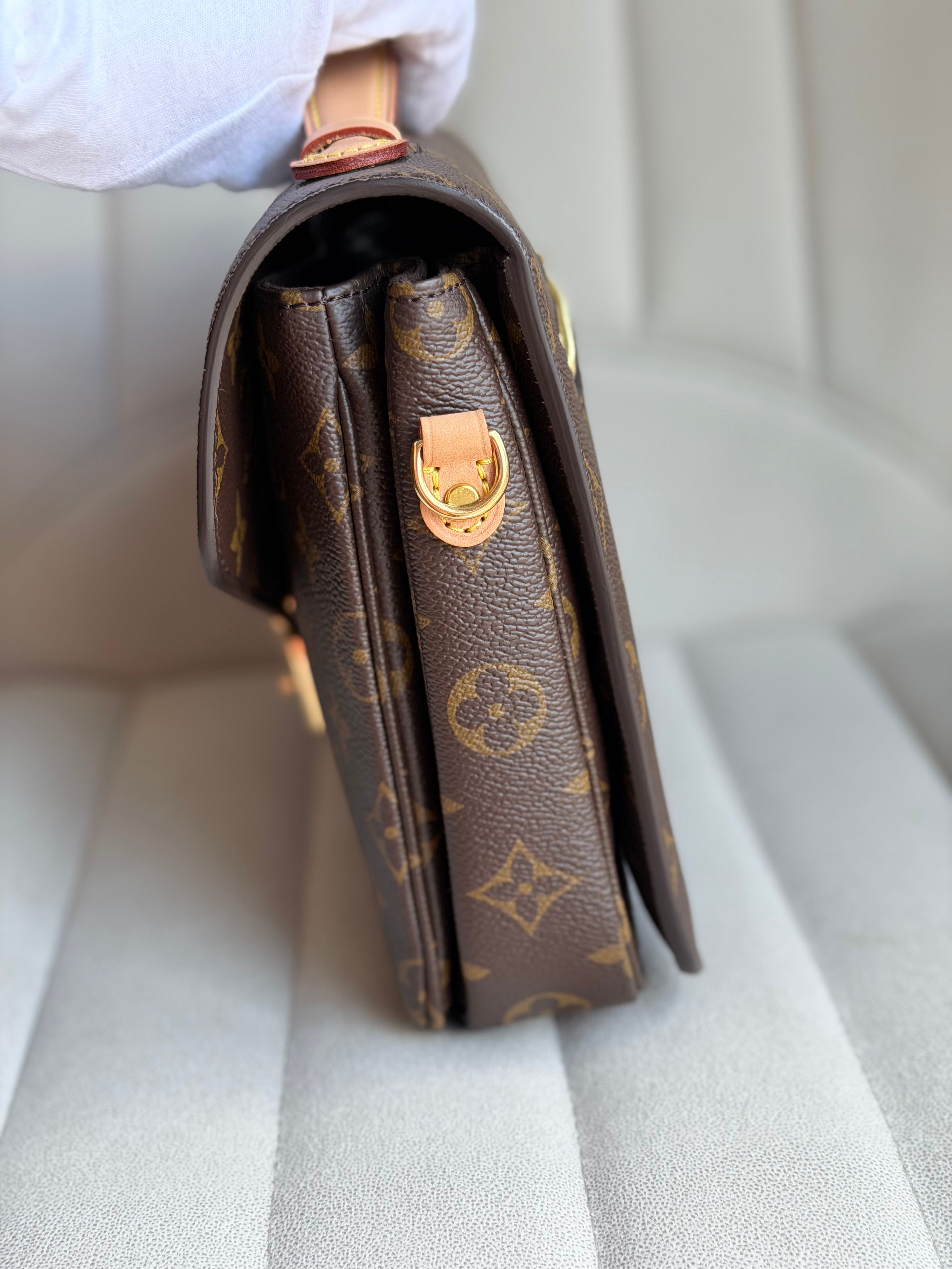 LOUIS VUITTON Pochette Métis Monogram