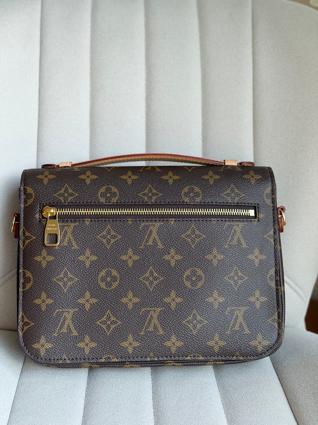 LOUIS VUITTON Pochette Métis Monogram