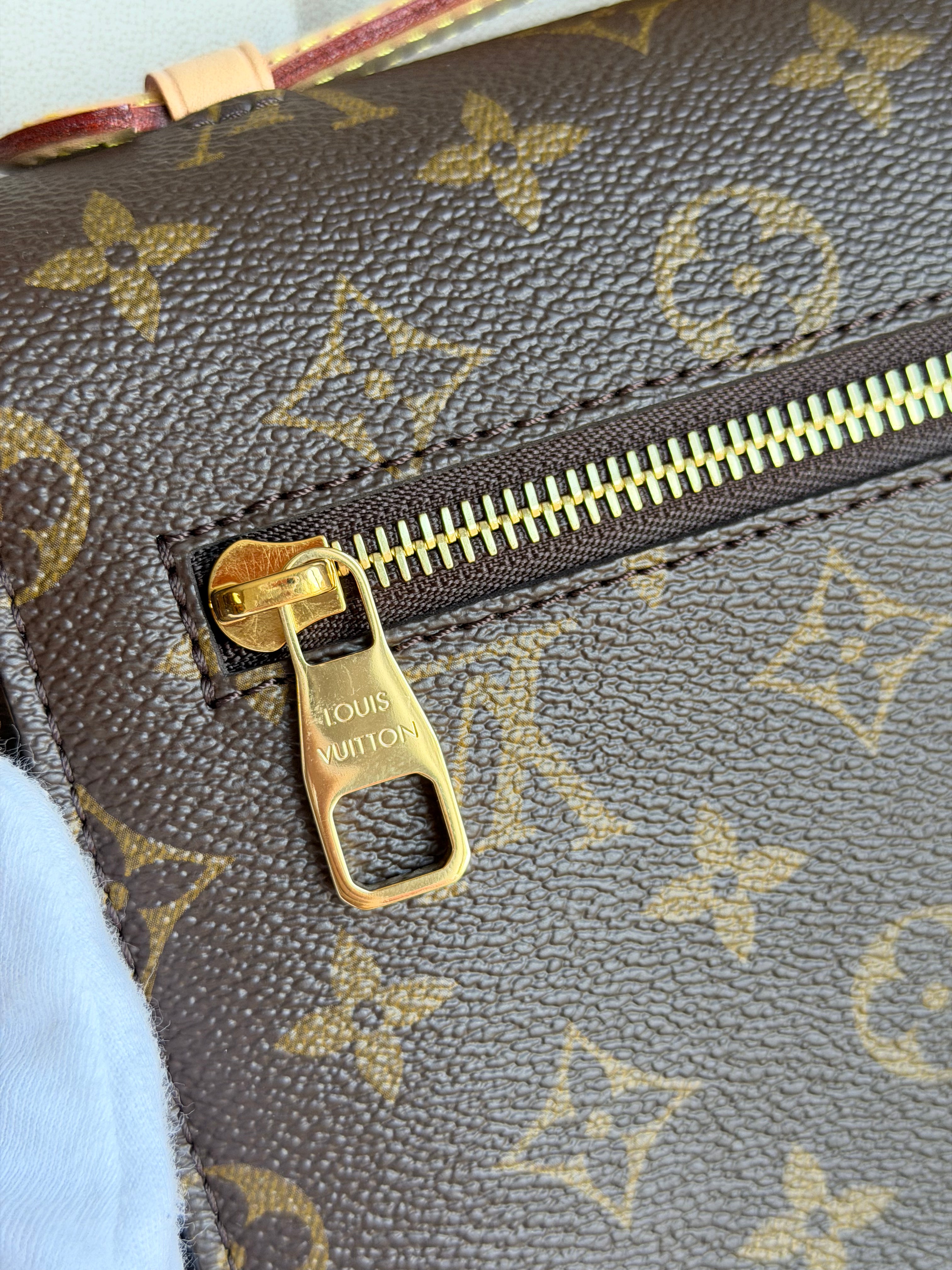 LOUIS VUITTON Pochette Métis Monogram