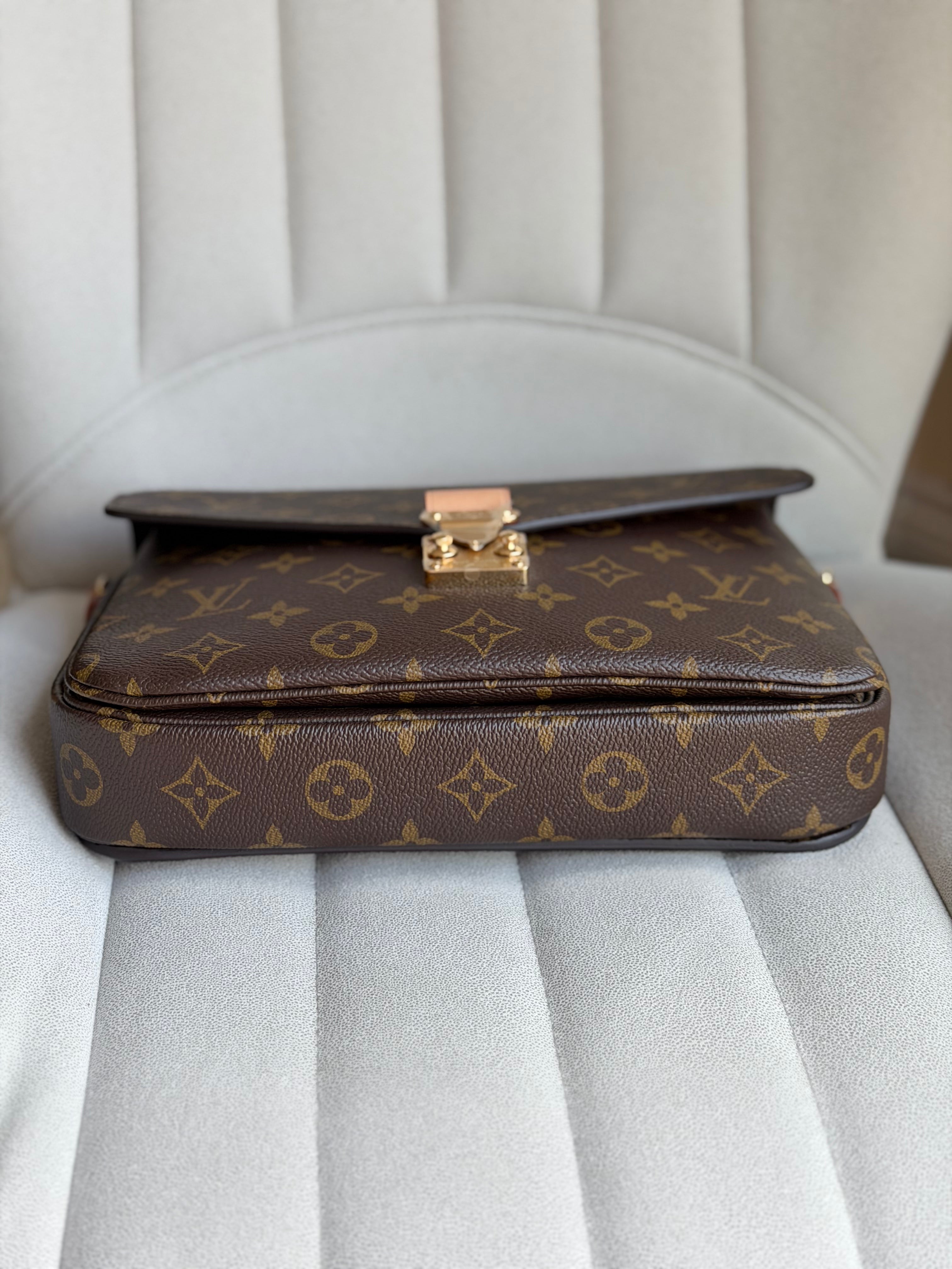LOUIS VUITTON Pochette Métis Monogram