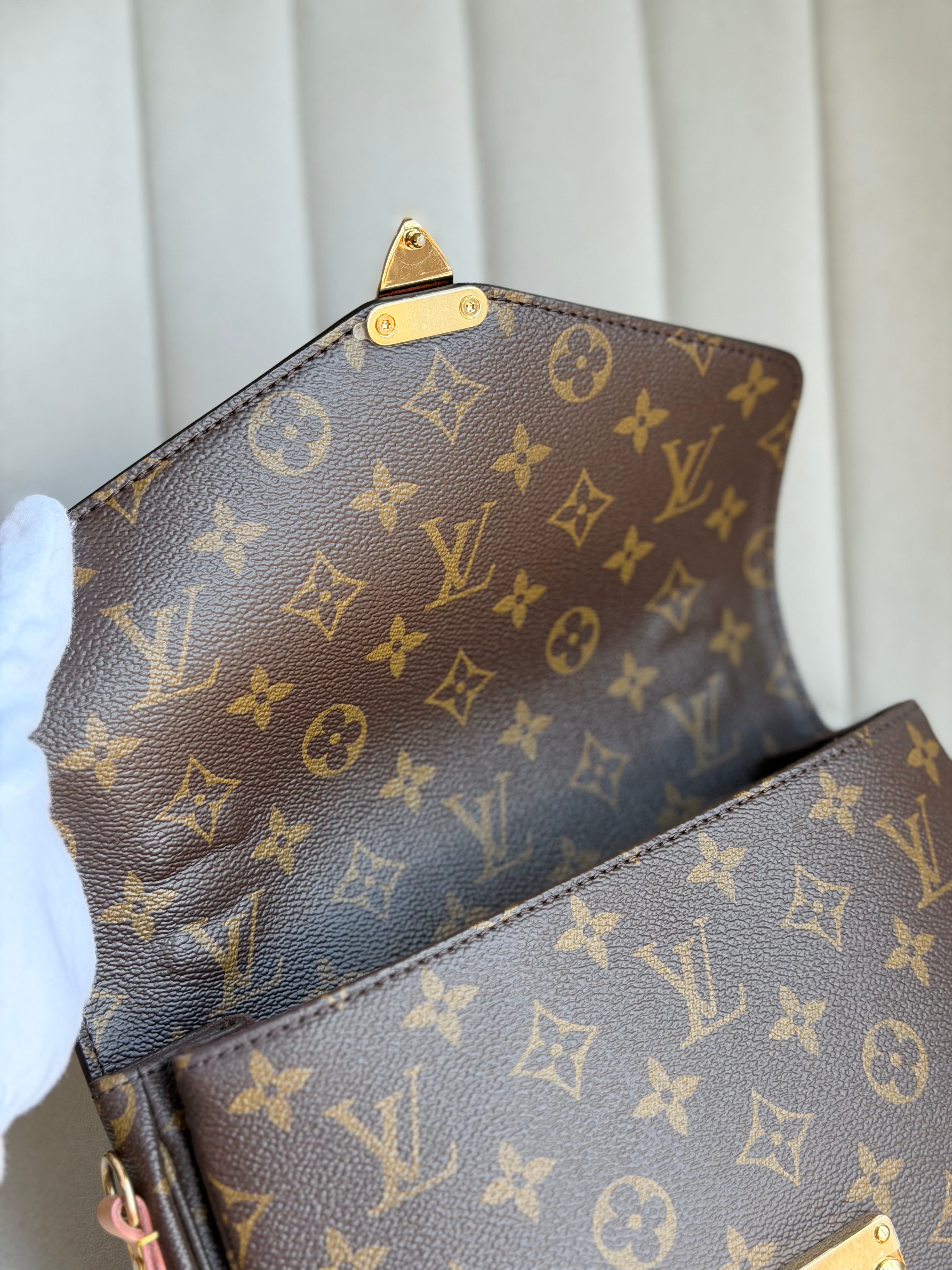 LOUIS VUITTON Pochette Métis Monogram