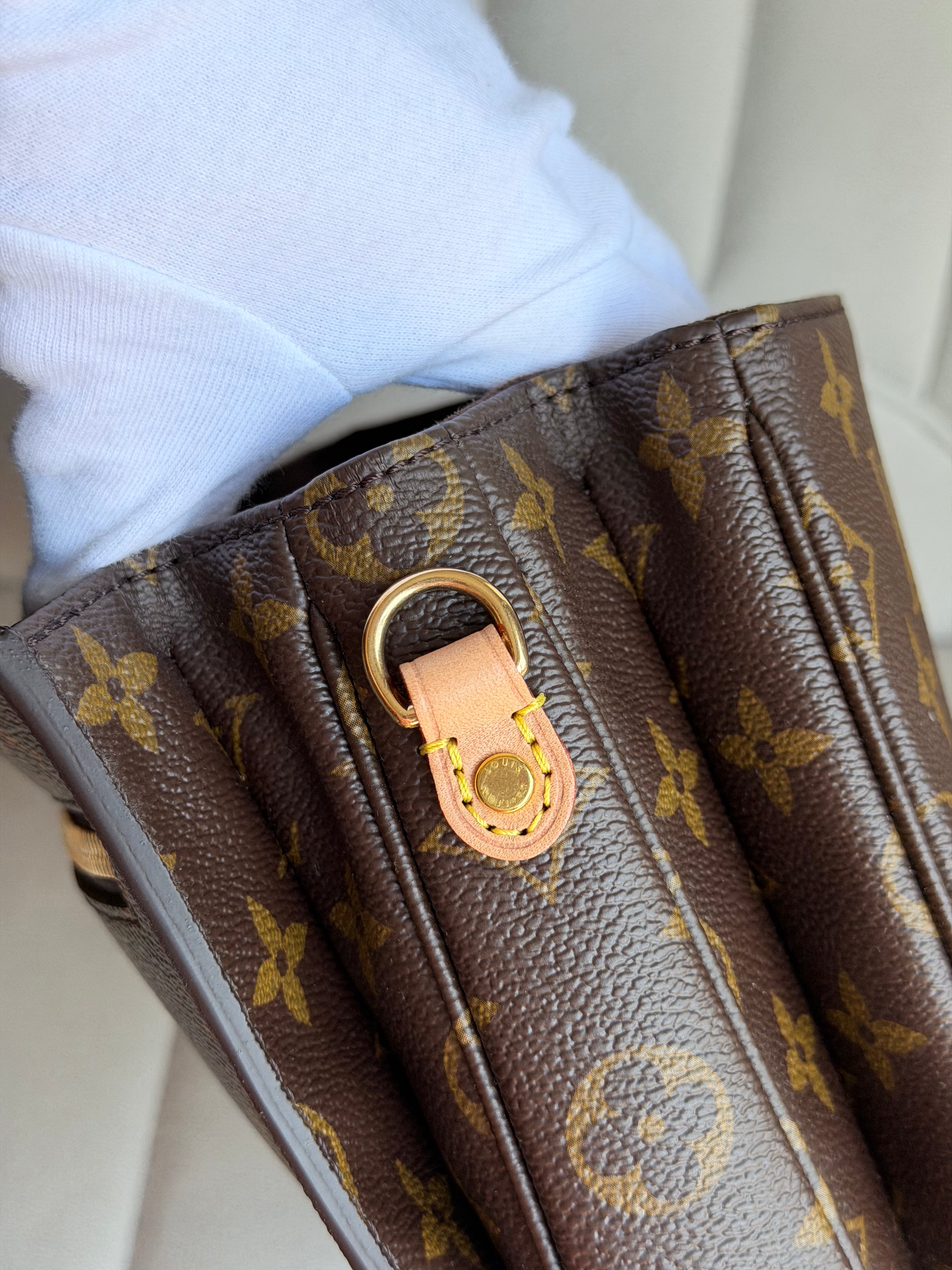 LOUIS VUITTON Pochette Métis Monogram