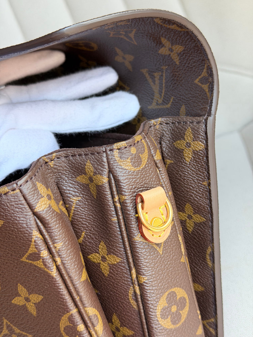 LOUIS VUITTON Pochette Métis Monogram