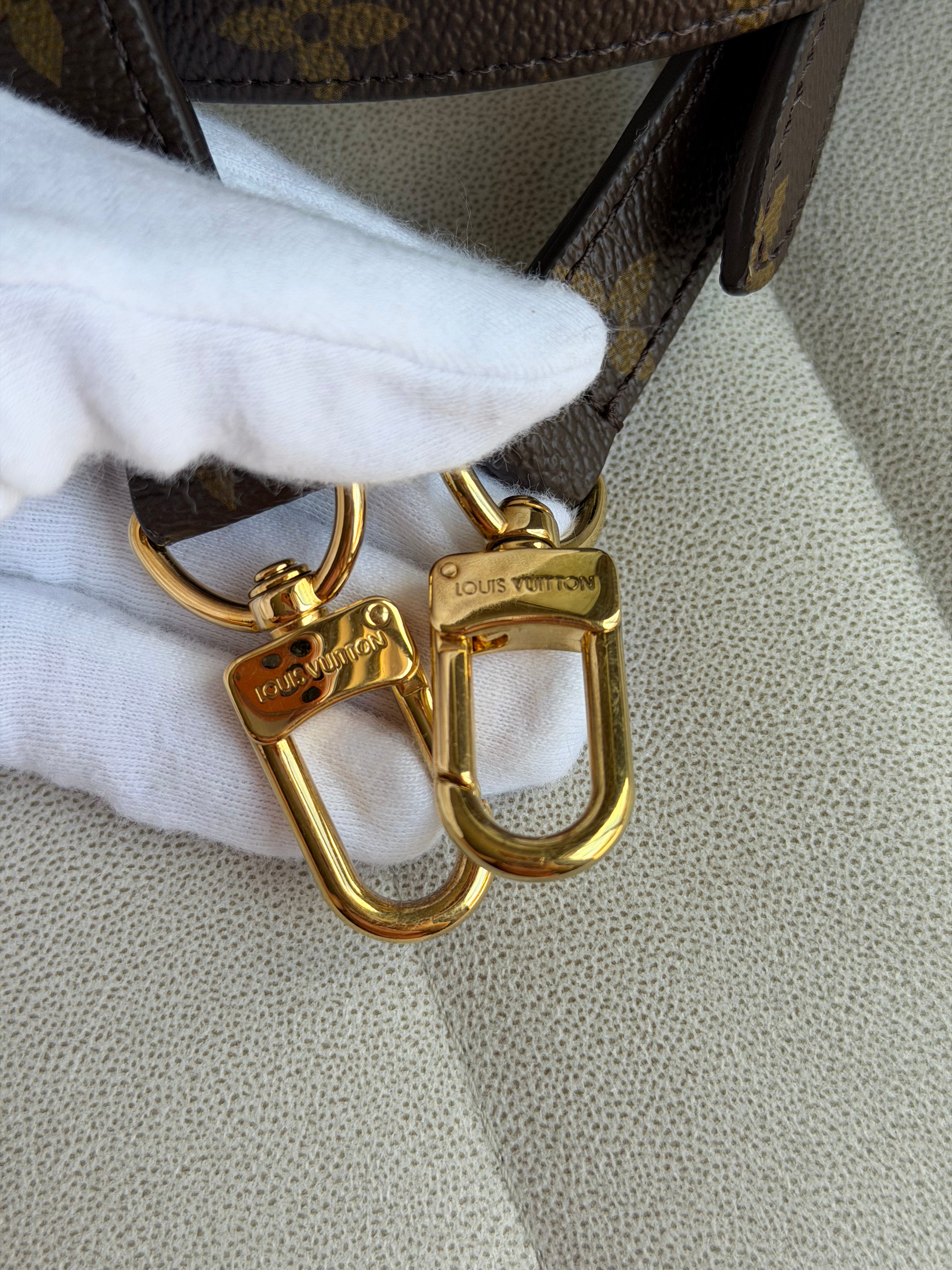 LOUIS VUITTON Pochette Métis Monogram