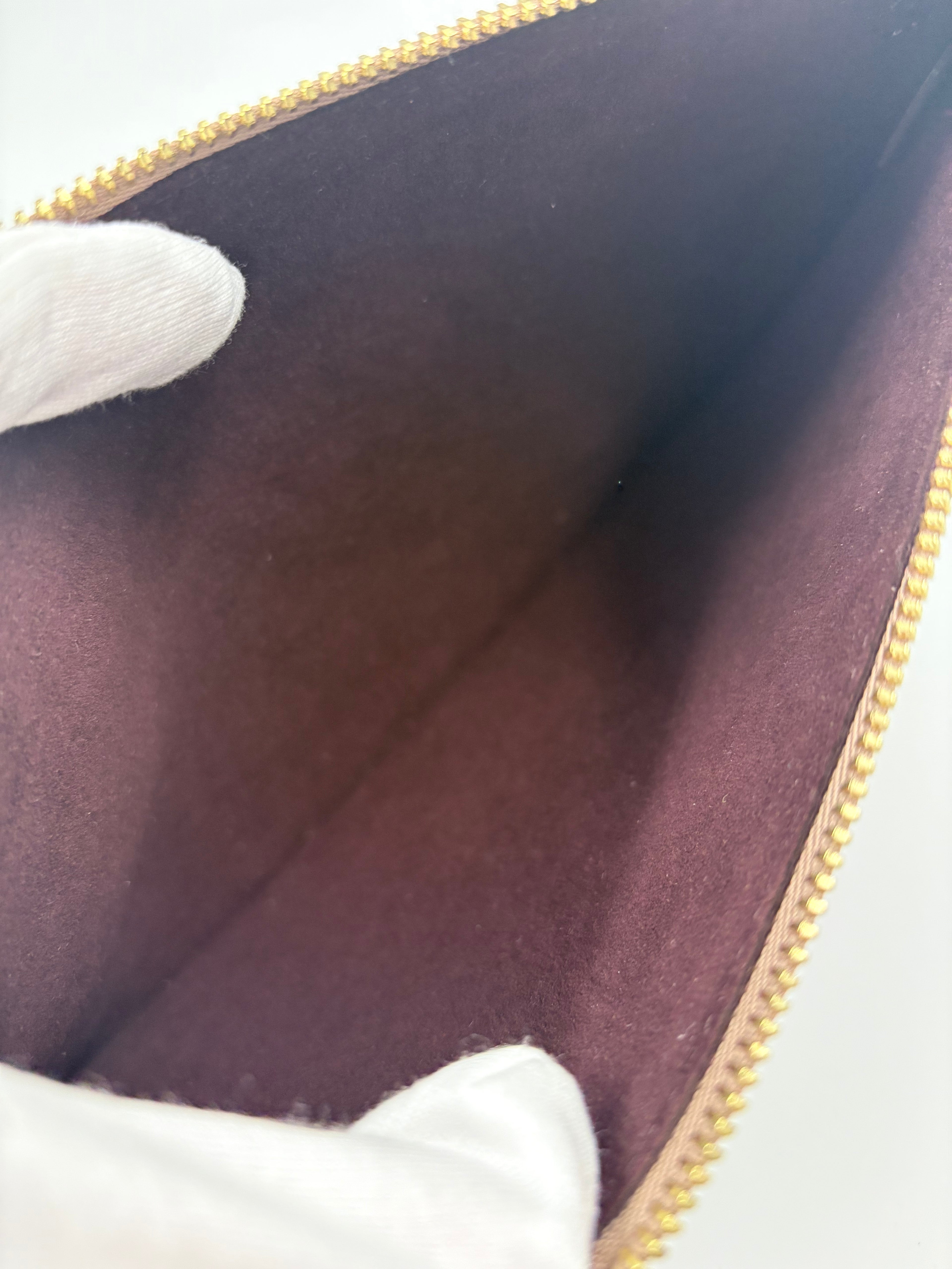 LOUIS VUITTON Neverfull pouch empreinte dove color (Microchipped)