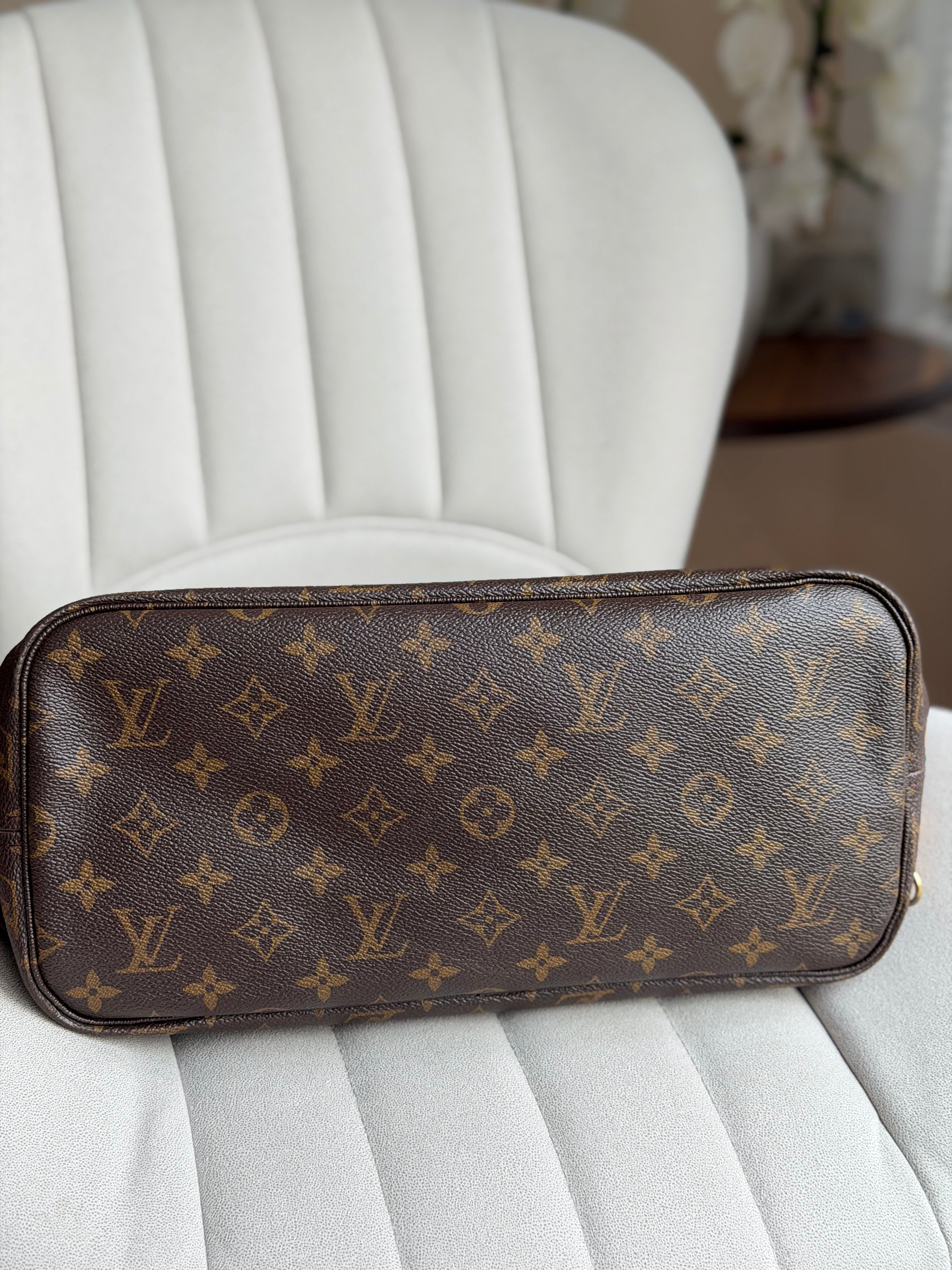 LOUIS VUITTON Neverfull MM Monogram – Pivoine Interior