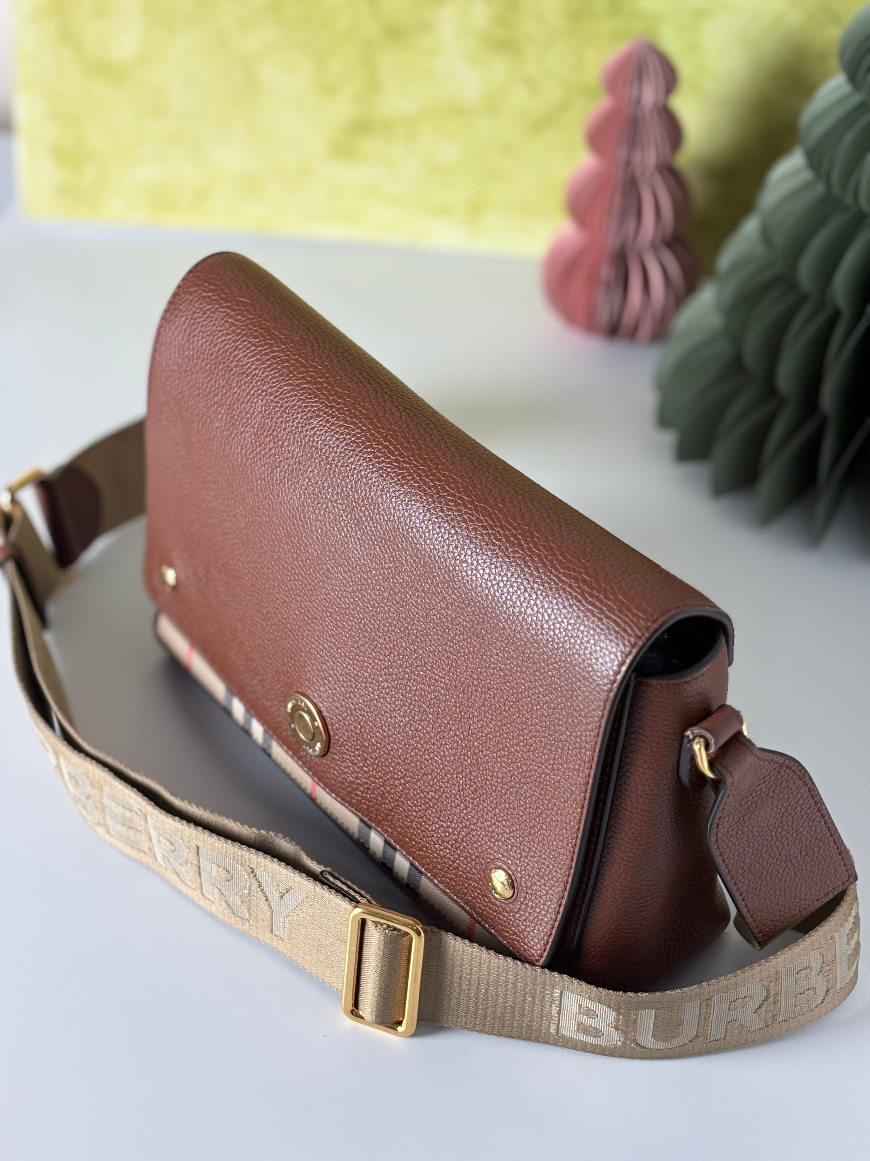 BURBERRY Note leather cross body bag