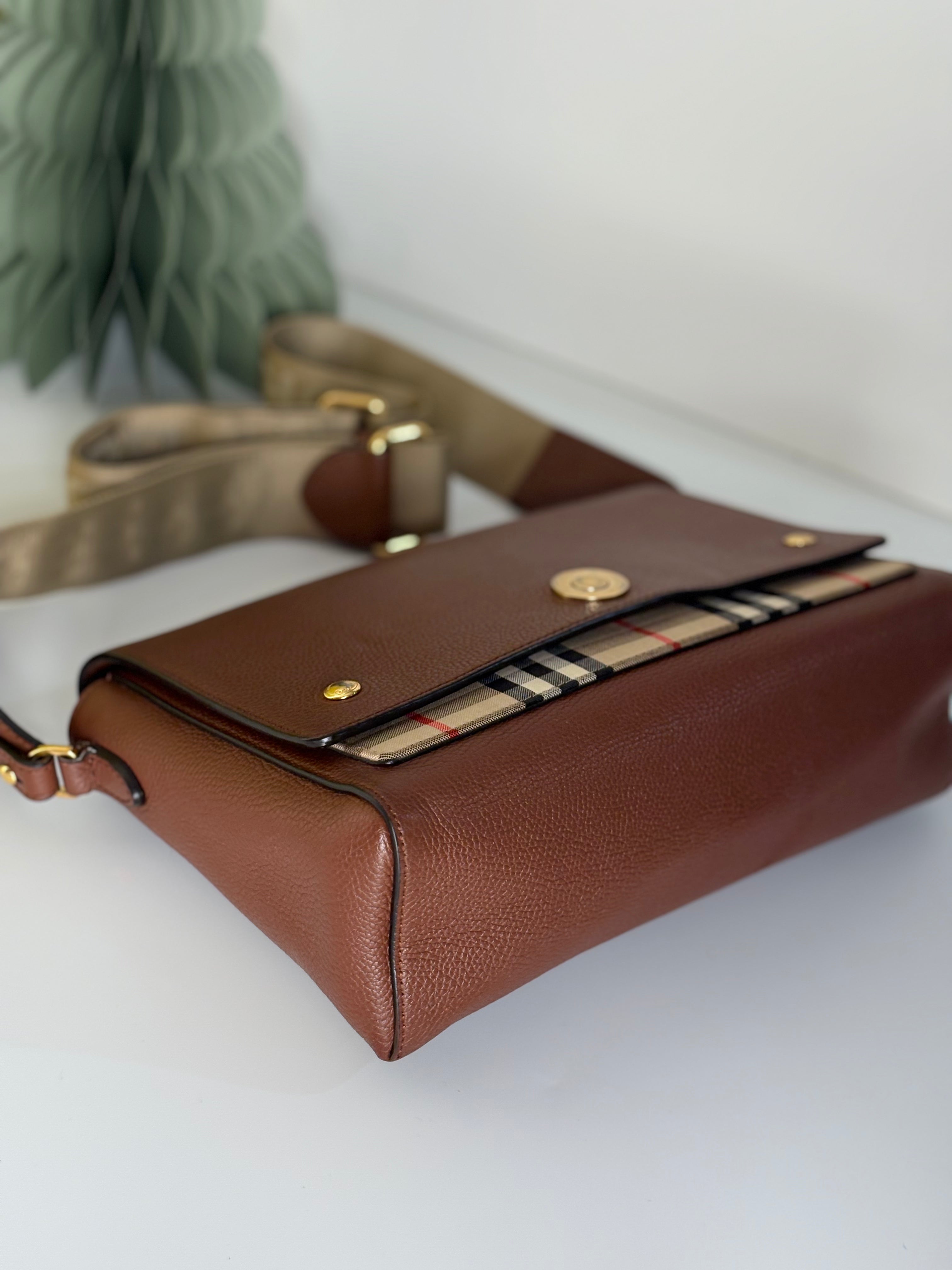 BURBERRY Note leather cross body bag