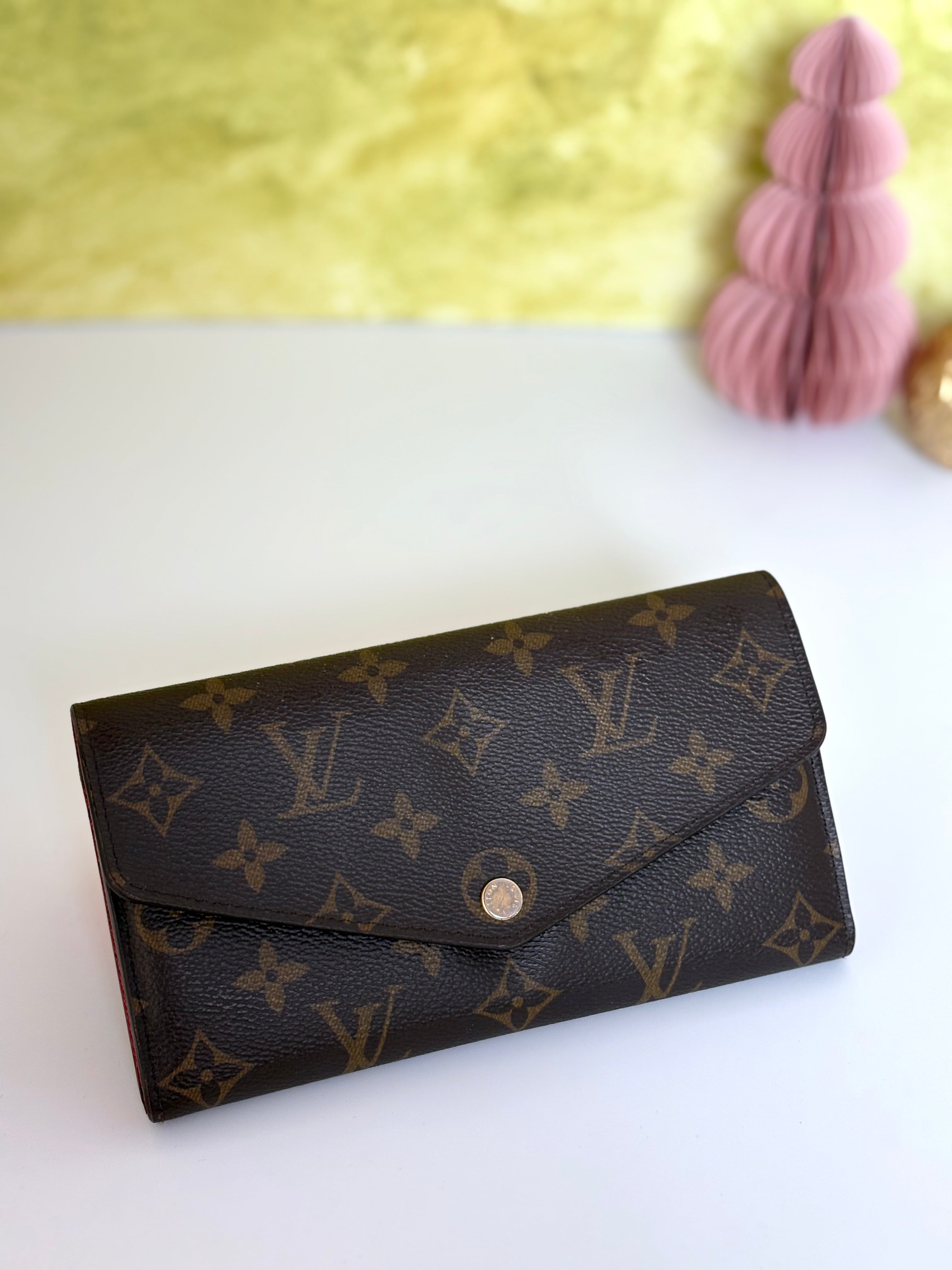 LOUIS VUITTON Monogram Sarah Wallet Coquelicot Red