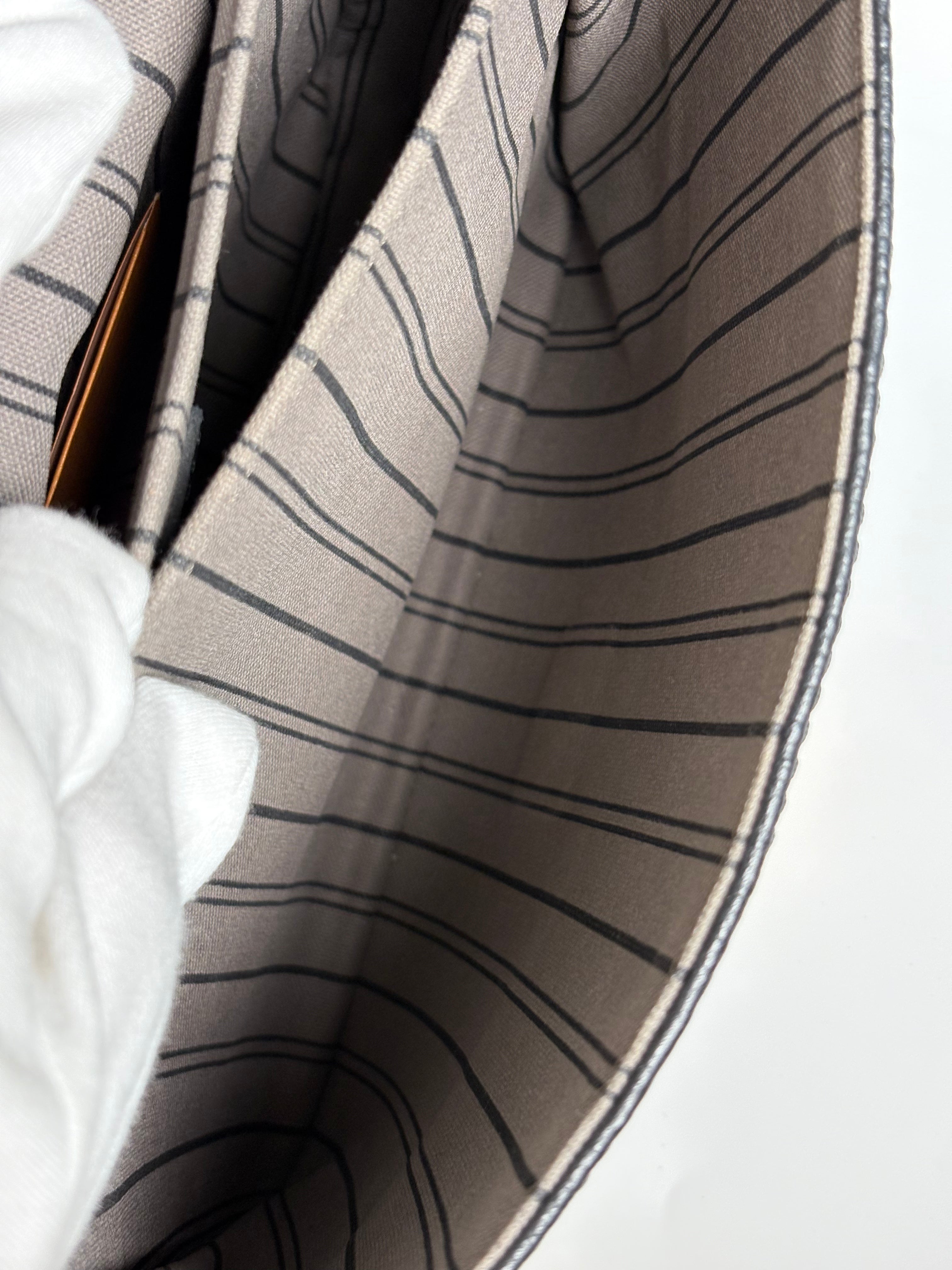 LOUIS VUITTON Metis empreinte black leather