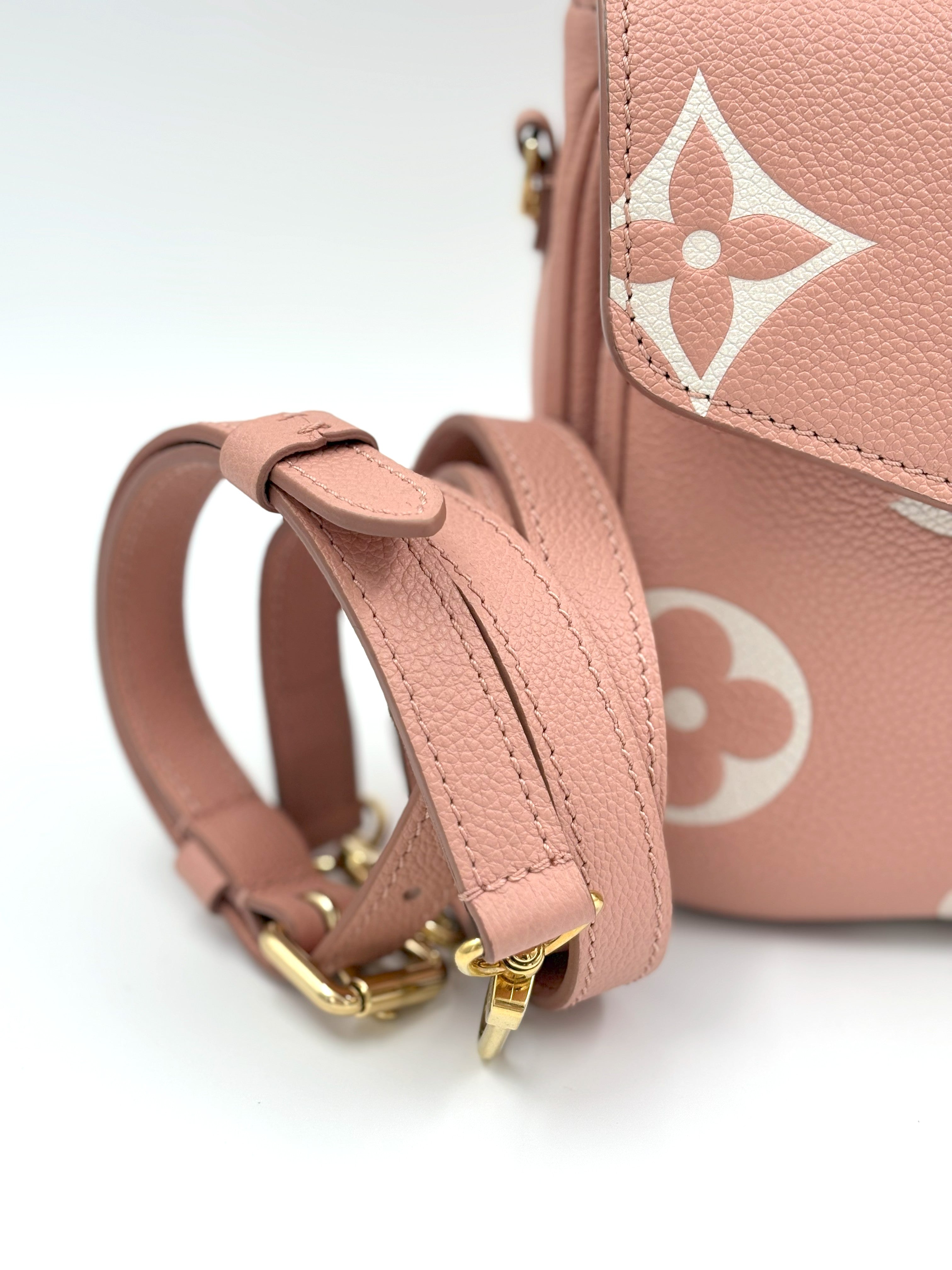 LOUIS VUITTON Pochette Metis bicolor monogram empreinte leather (microchipped)