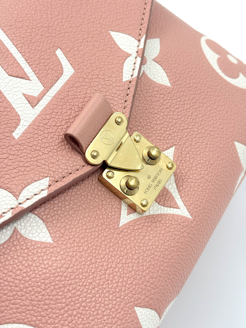 LOUIS VUITTON Pochette Metis bicolor monogram empreinte leather (microchipped)