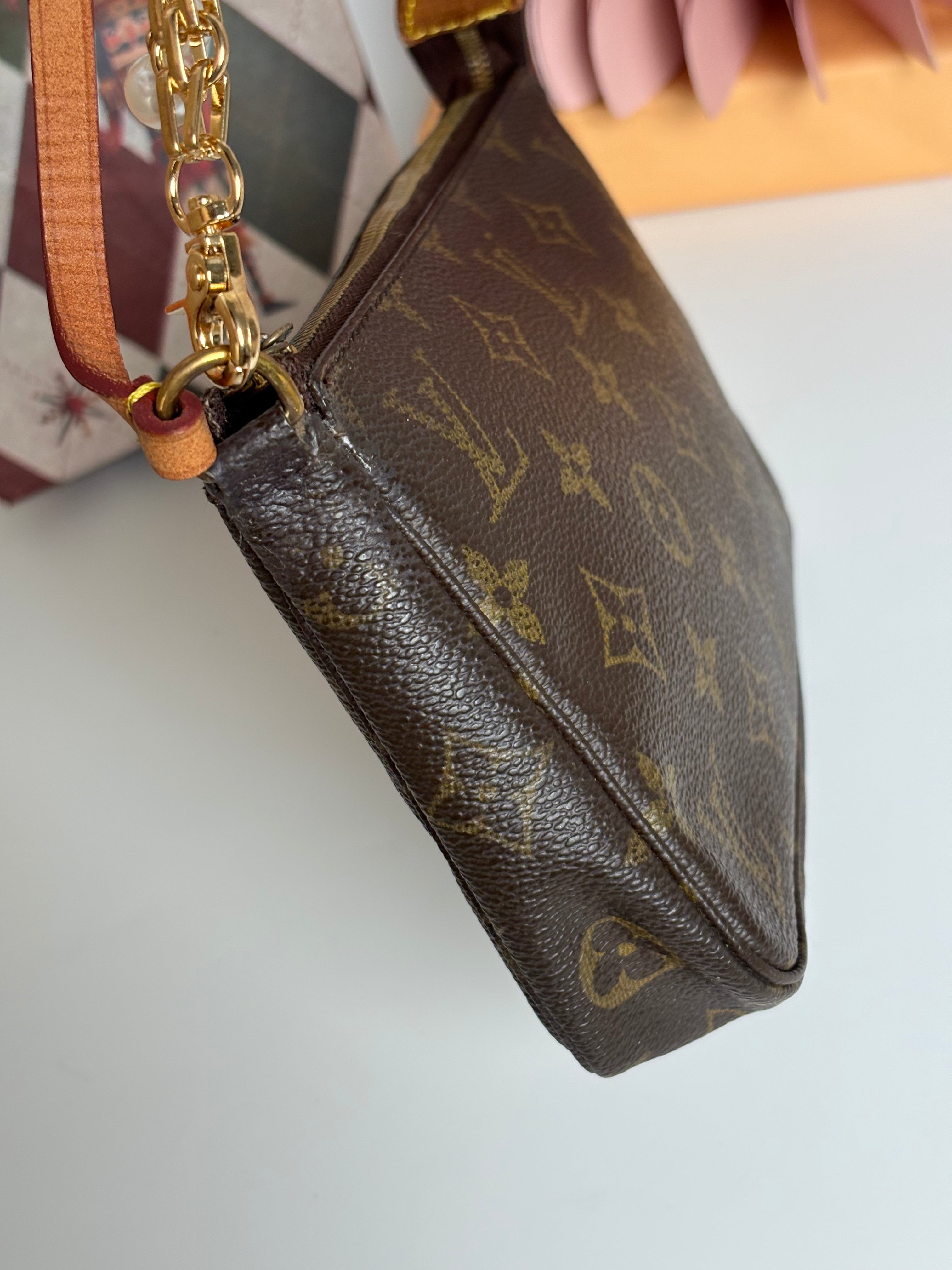 LOUIS VUITTON Monogram Pochette Accessoires