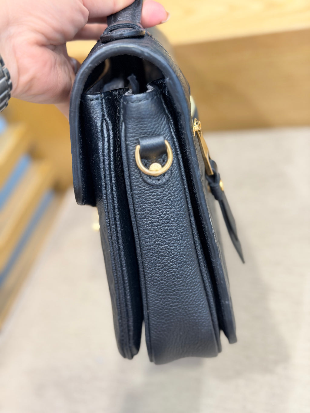 LOUIS VUITTON Pochette Metis black Empreinte Leather