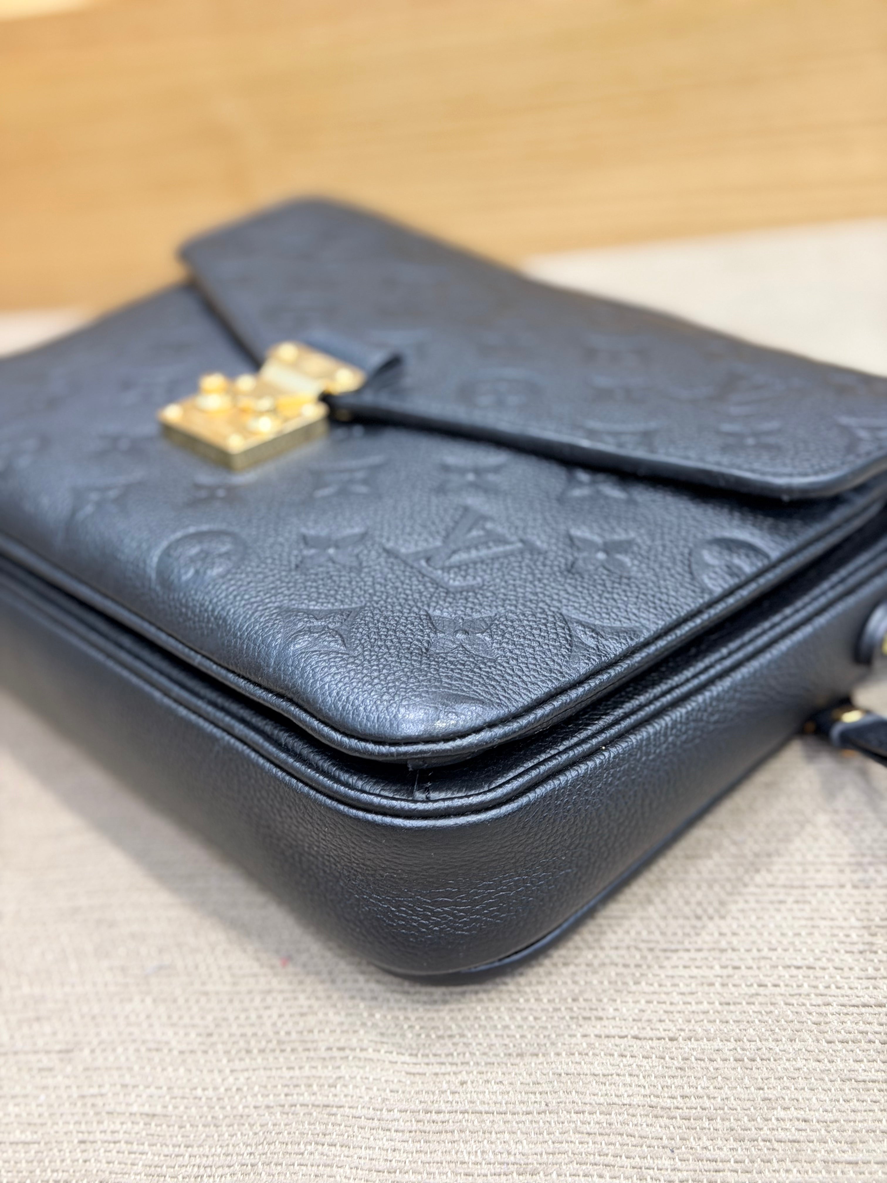 LOUIS VUITTON Pochette Metis black Empreinte Leather