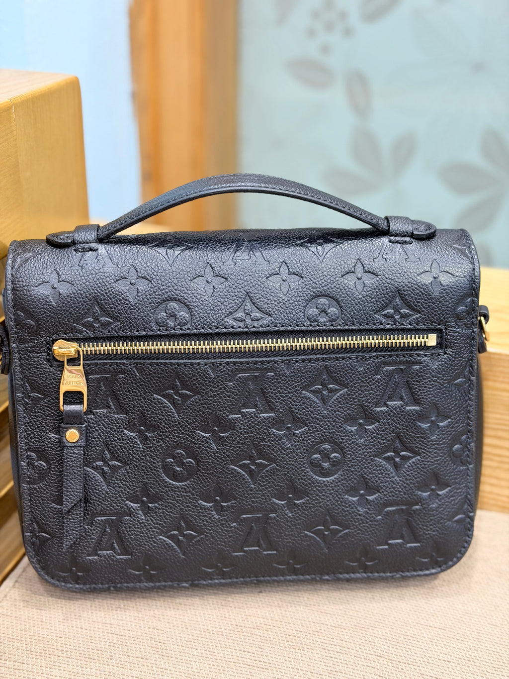 LOUIS VUITTON Pochette Metis black Empreinte Leather
