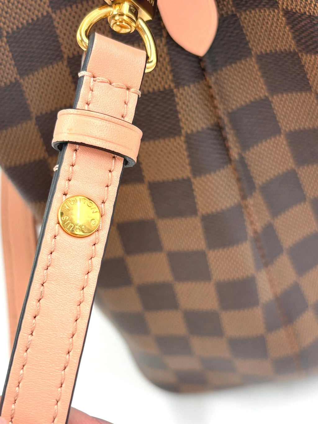 LOUIS VUITTON Damier Ebene Neonoe MM Venus Pink (microchipped)