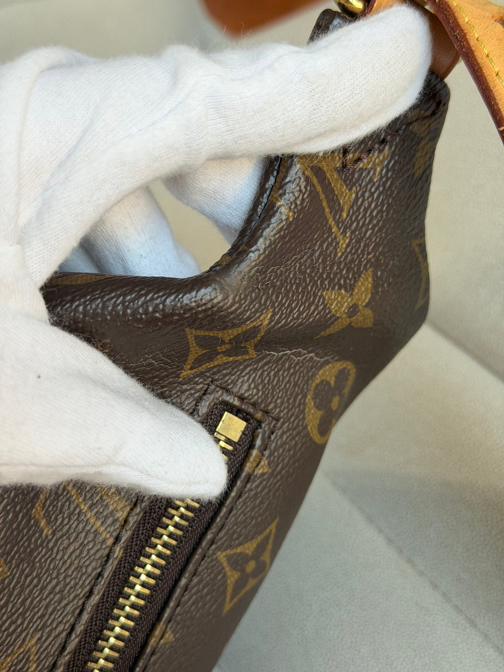 LOUIS VUITTON Bumbag Monogram