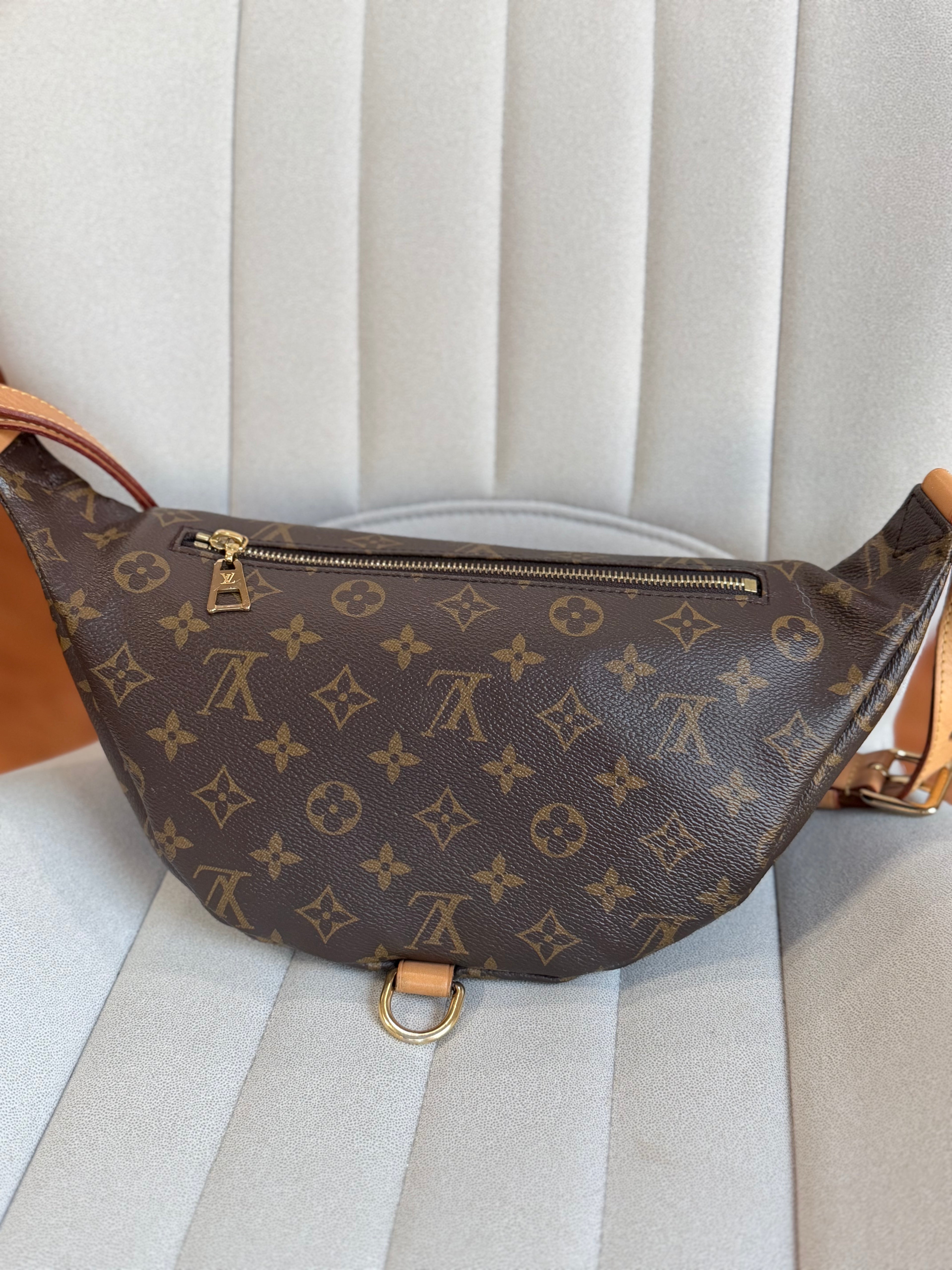 LOUIS VUITTON Bumbag Monogram