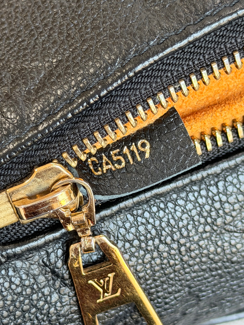 LOUIS VUITTON Bumbag Empreinte Noir