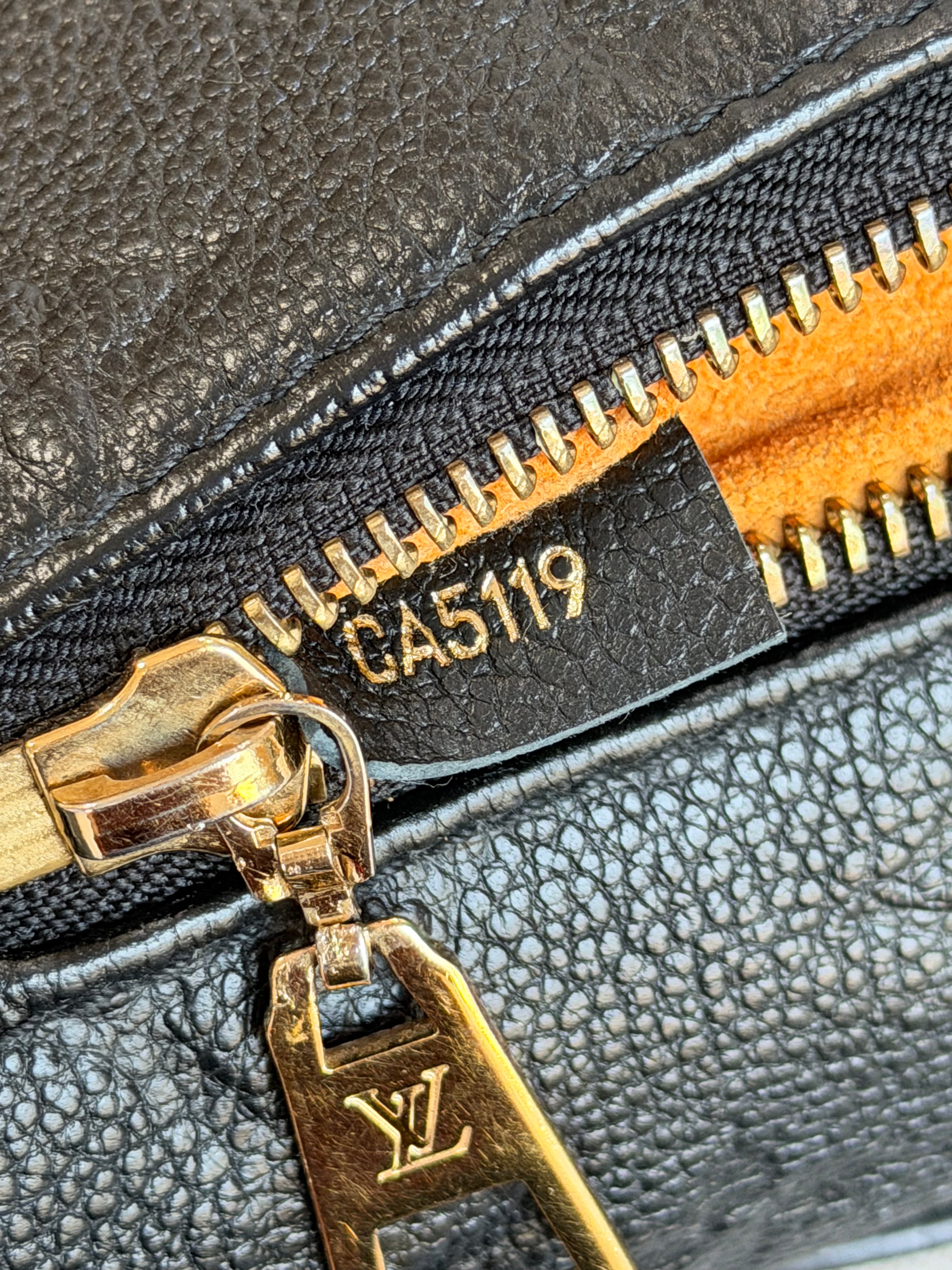 LOUIS VUITTON Bumbag Empreinte Noir