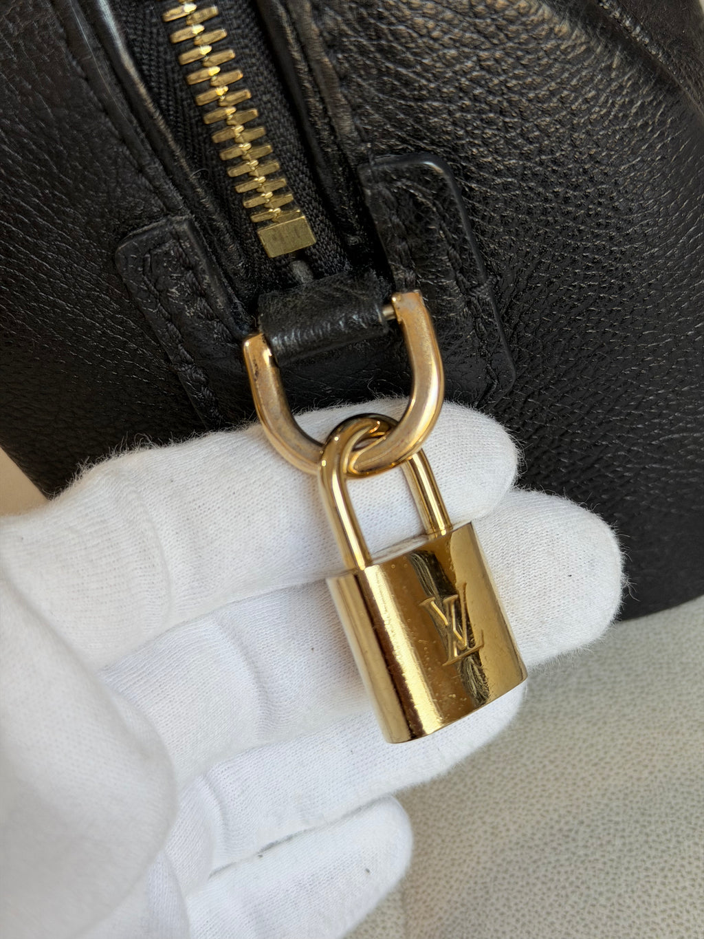 LOUIS VUITTON Speedy 20 Bandouliere Black Empreinte Leather