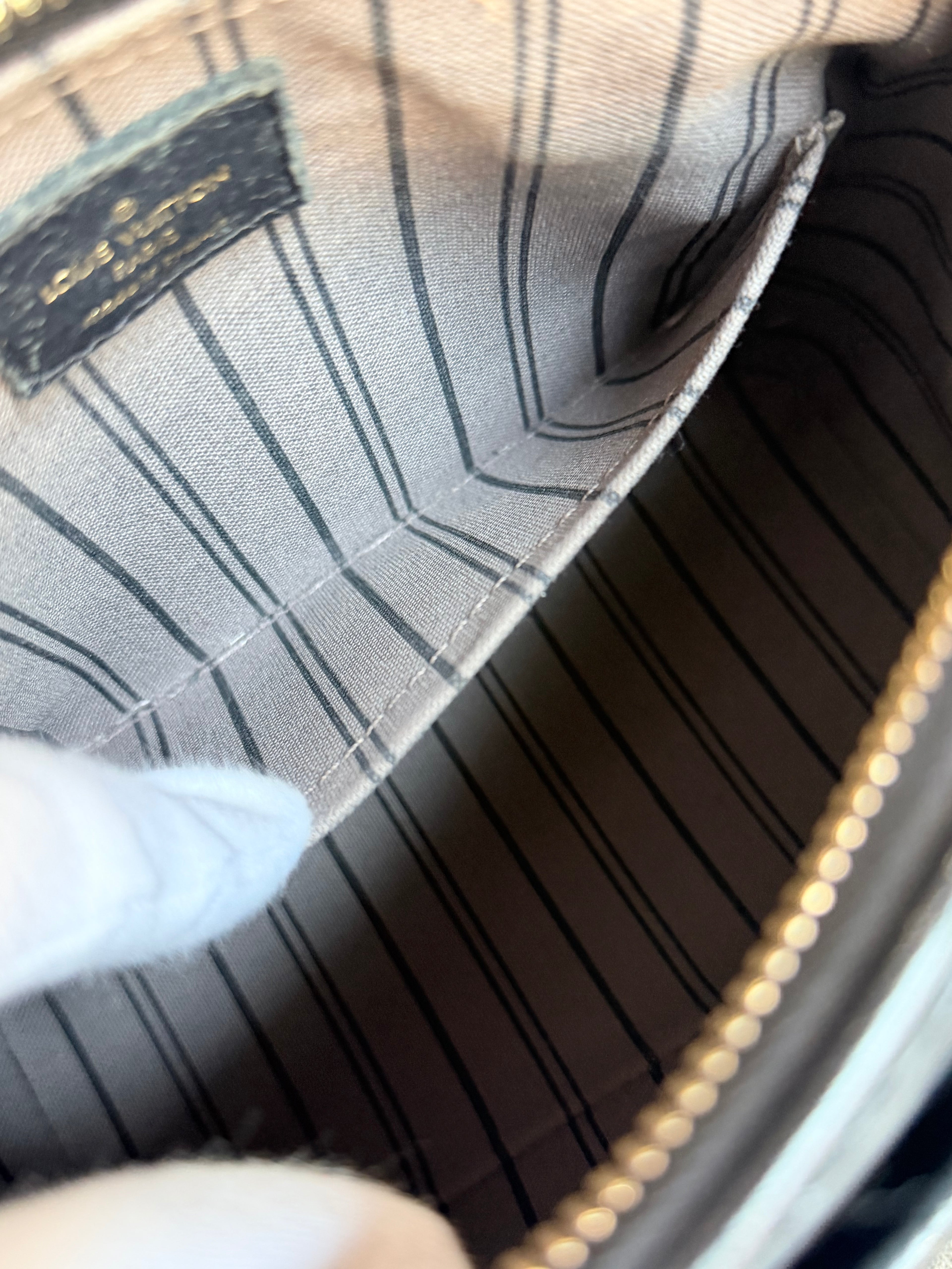 LOUIS VUITTON Speedy 20 Bandouliere Black Empreinte Leather