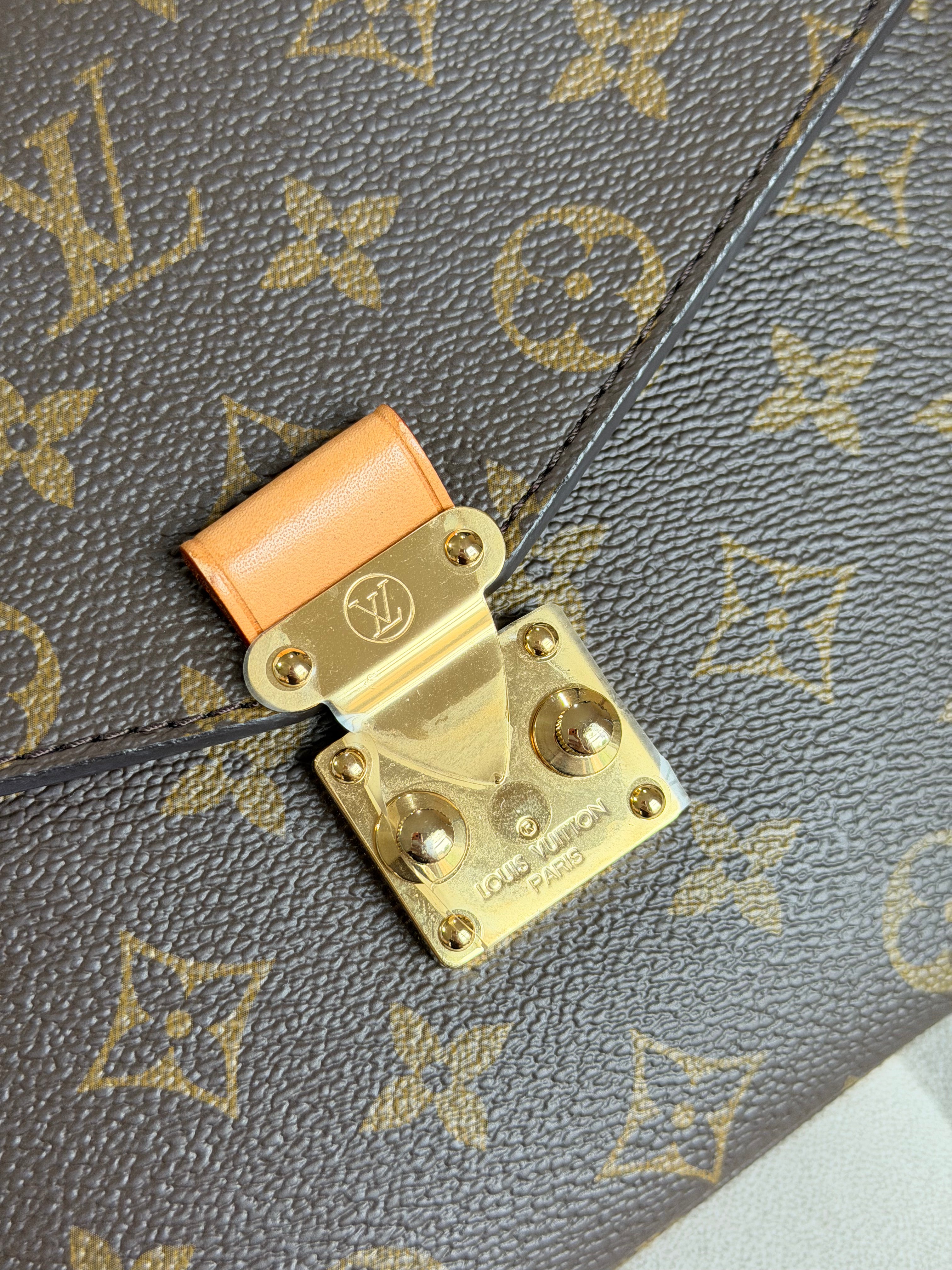 LOUIS VUITTON Pochette Métis Monogram