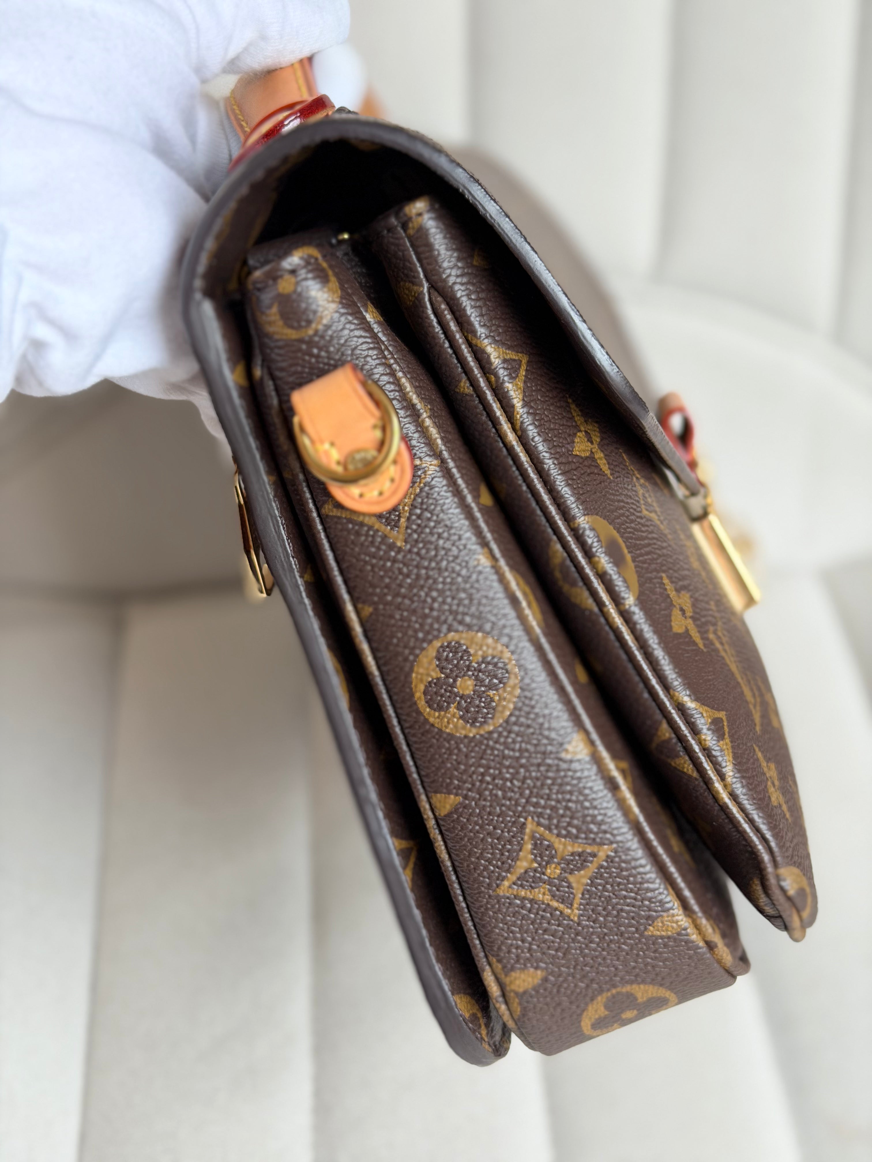 LOUIS VUITTON Pochette Métis Monogram