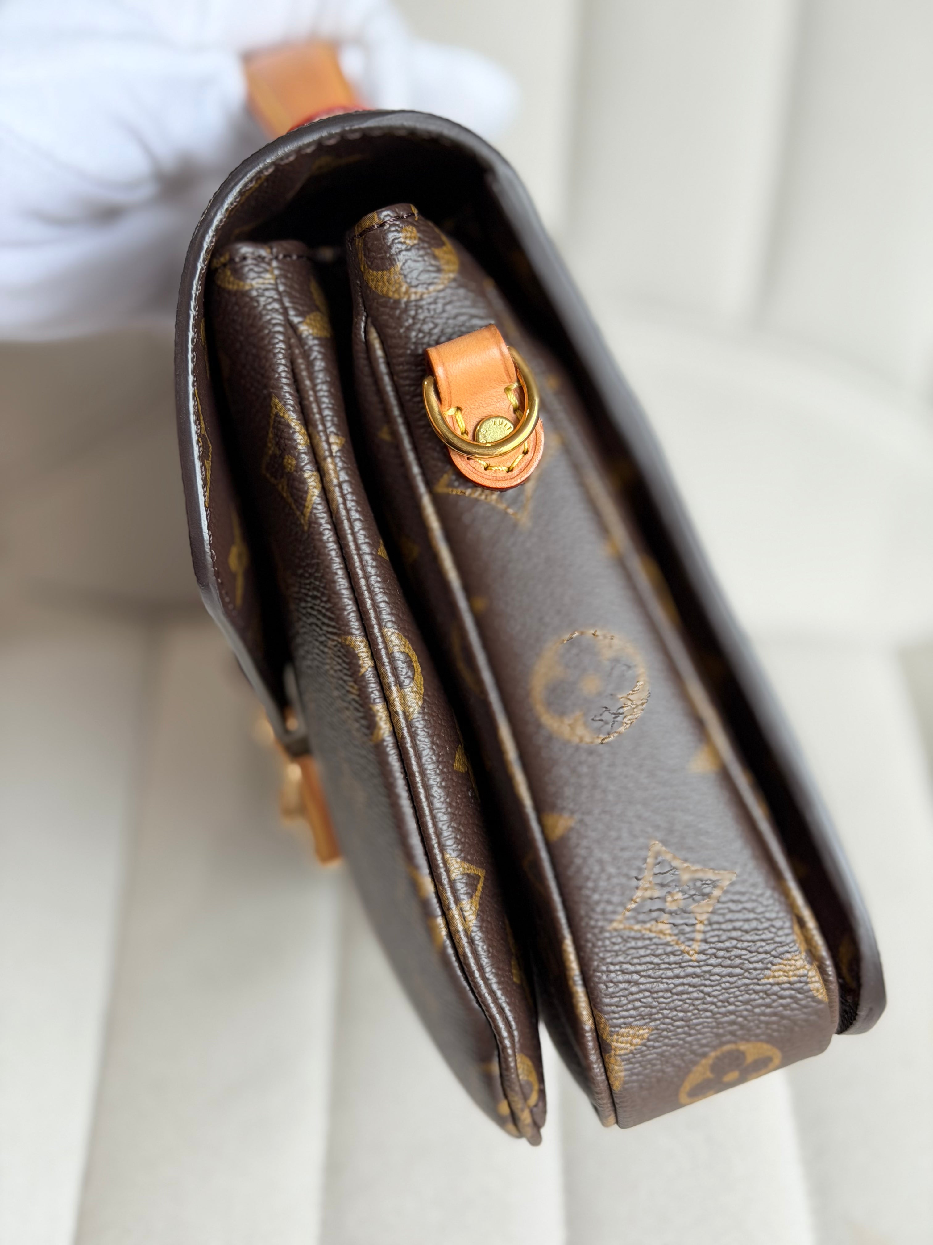 LOUIS VUITTON Pochette Métis Monogram