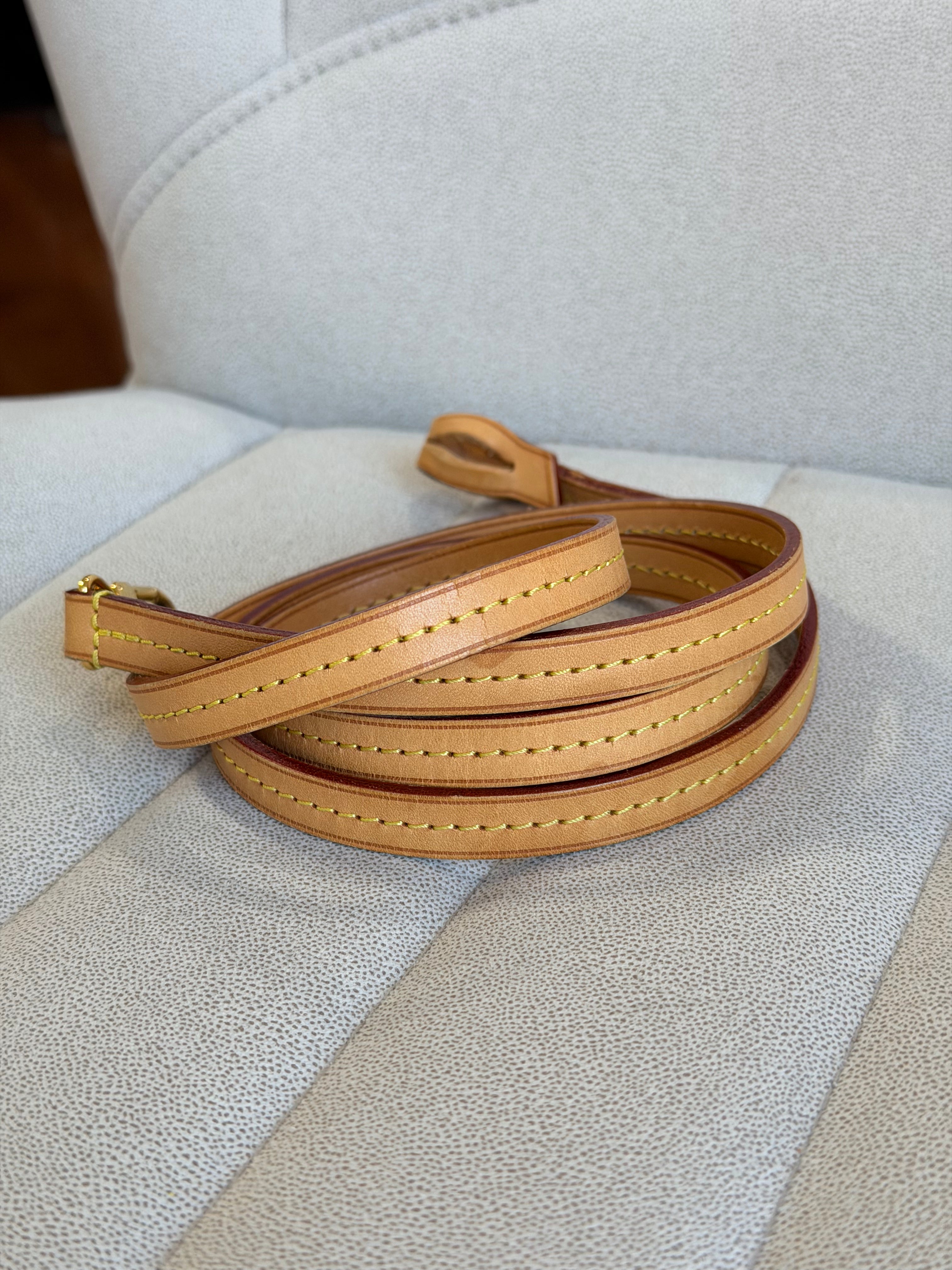 LOUIS VUITTON Favorite MM in monogram canvas