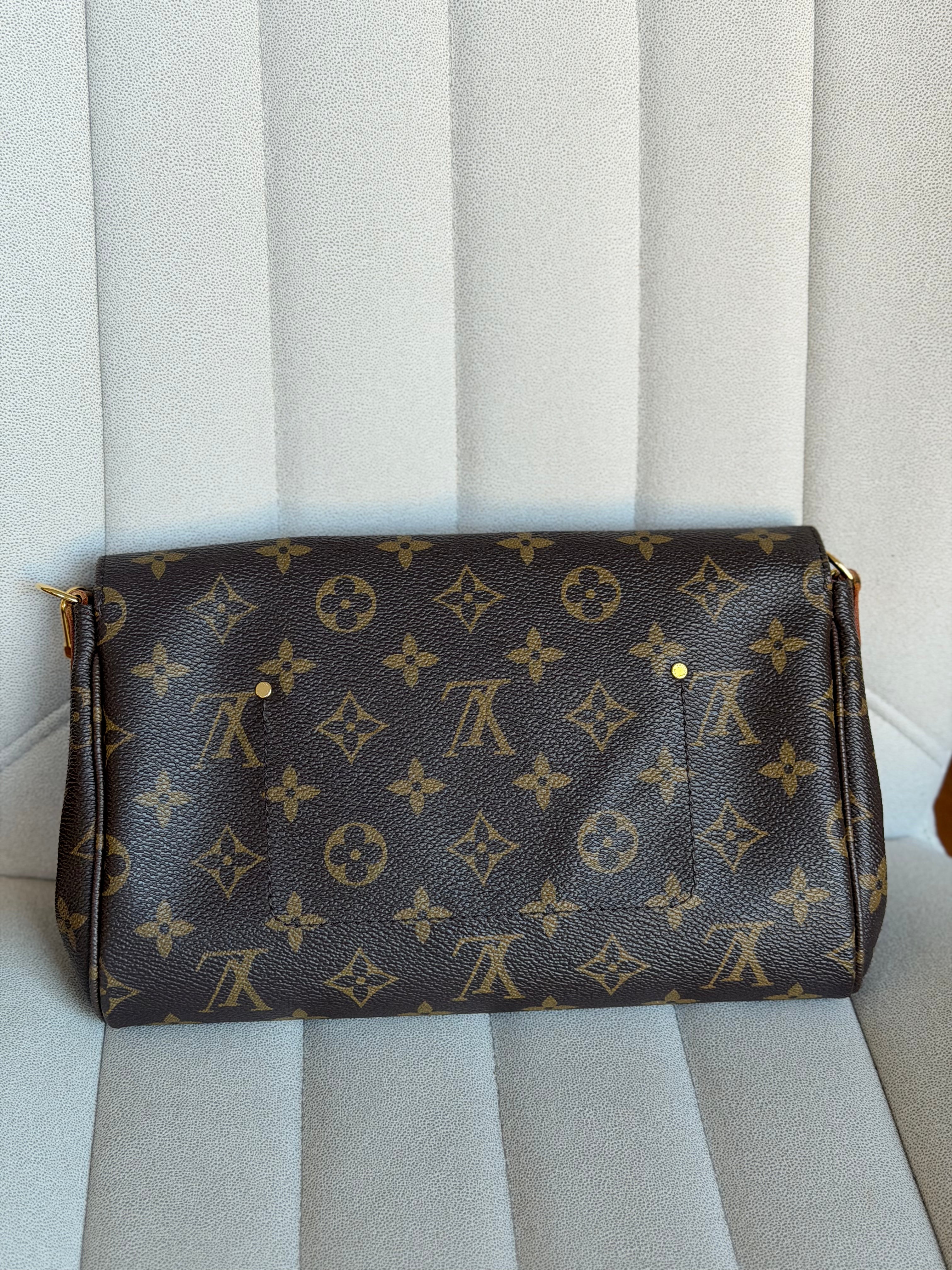 LOUIS VUITTON Favorite MM in monogram canvas