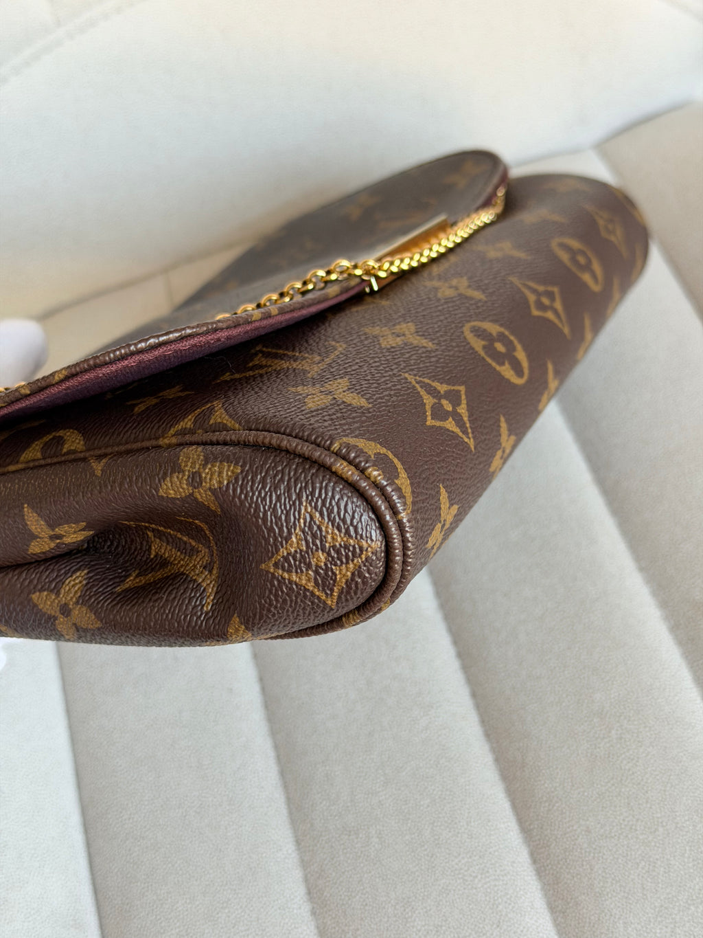 LOUIS VUITTON Favorite MM in monogram canvas