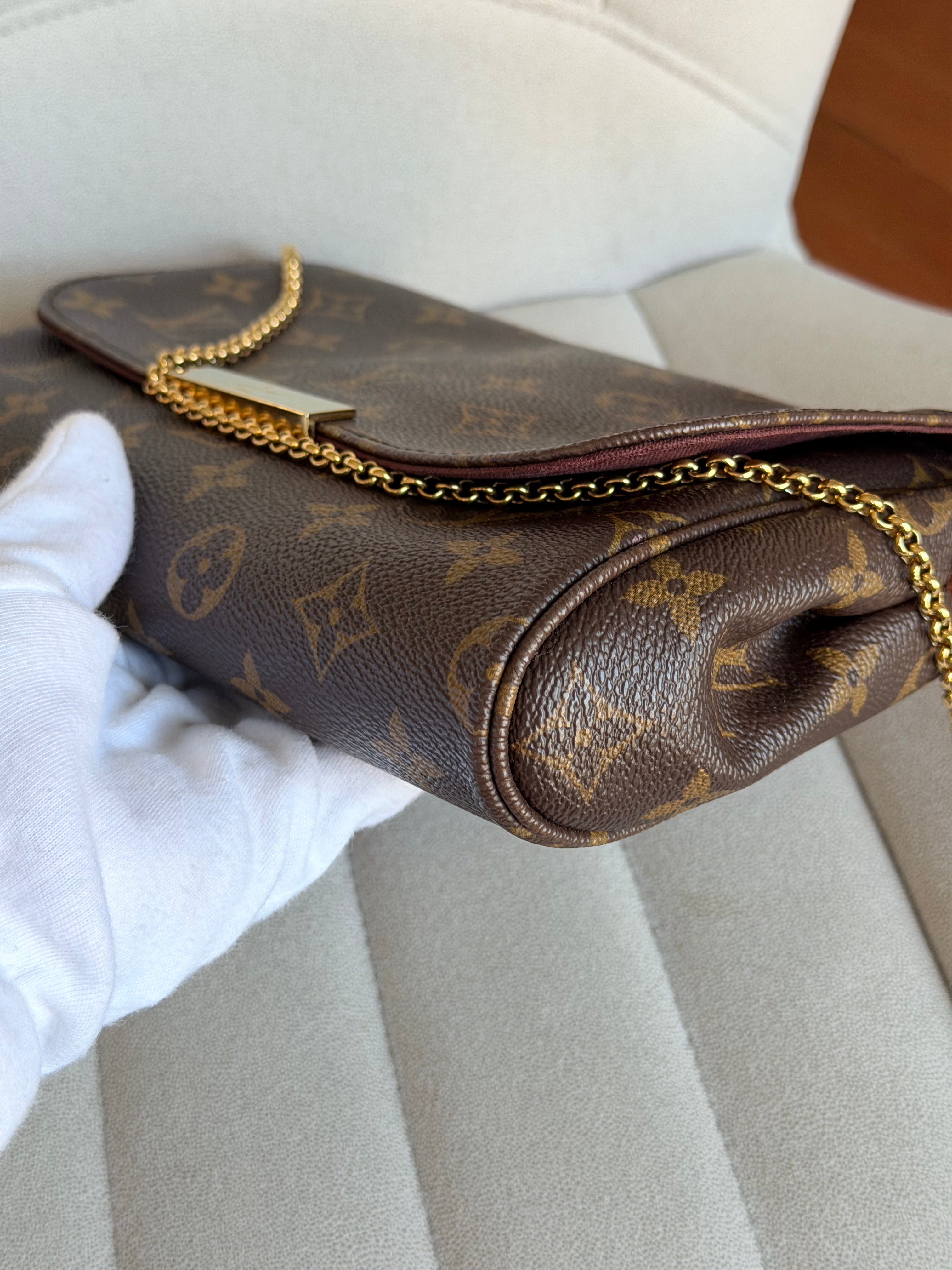 LOUIS VUITTON Favorite MM in monogram canvas