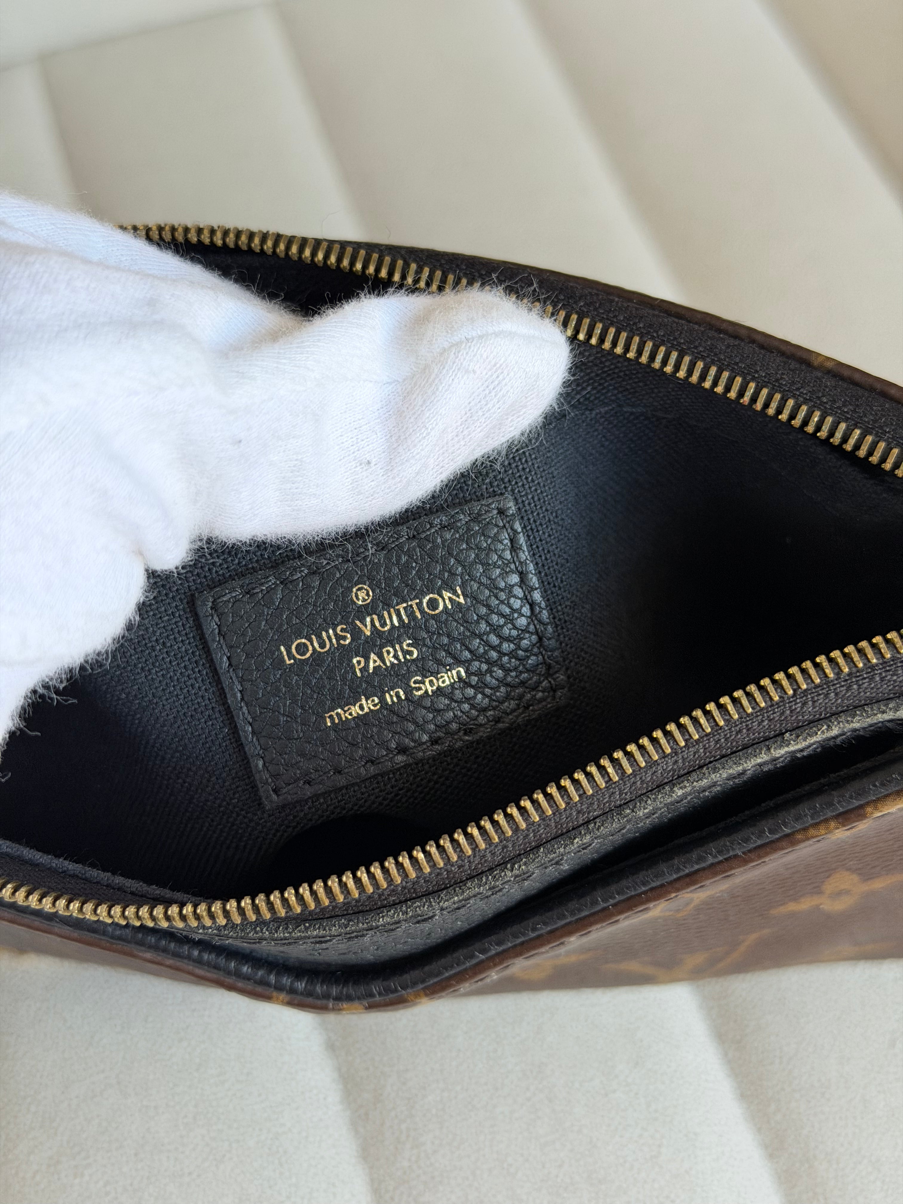 LOUIS VUITTON Monogram Pallas Noir/Black Clutch Crossbody
