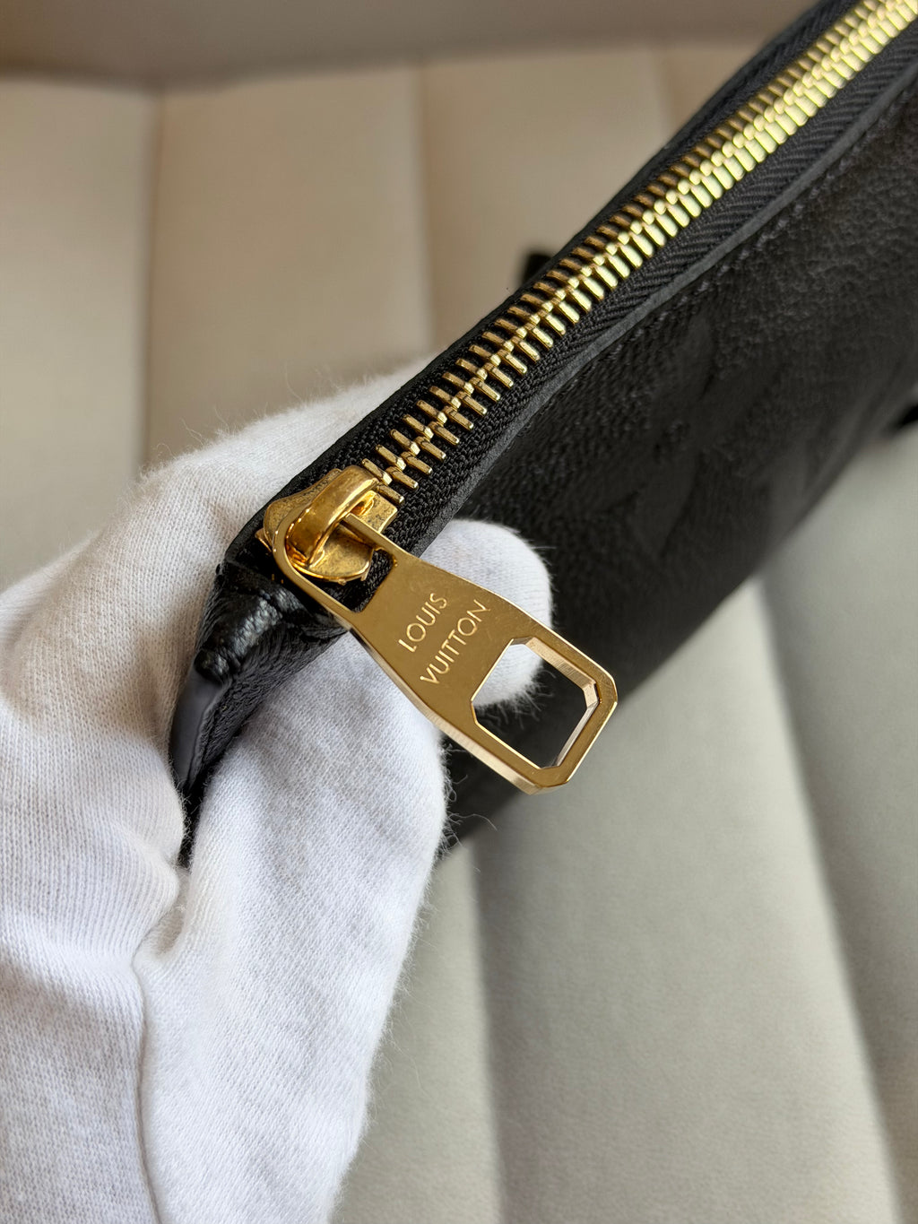 LOUIS VUITTON Empreinte Monogram Neverfull MM Pochette