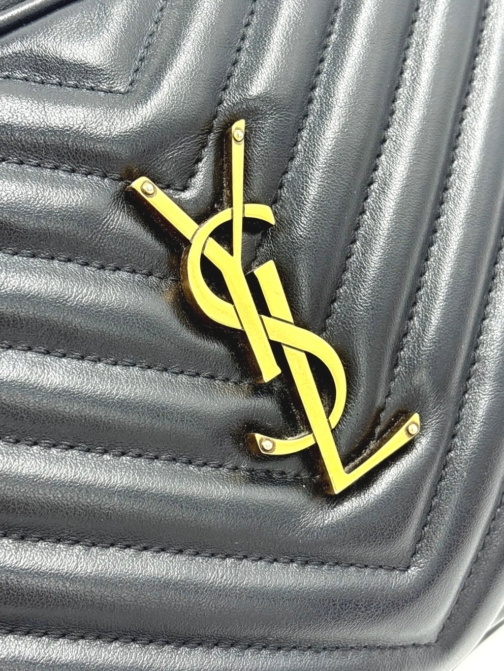 SAINT LAURENT Black lou camera bag in quilted leather (gold hardware)