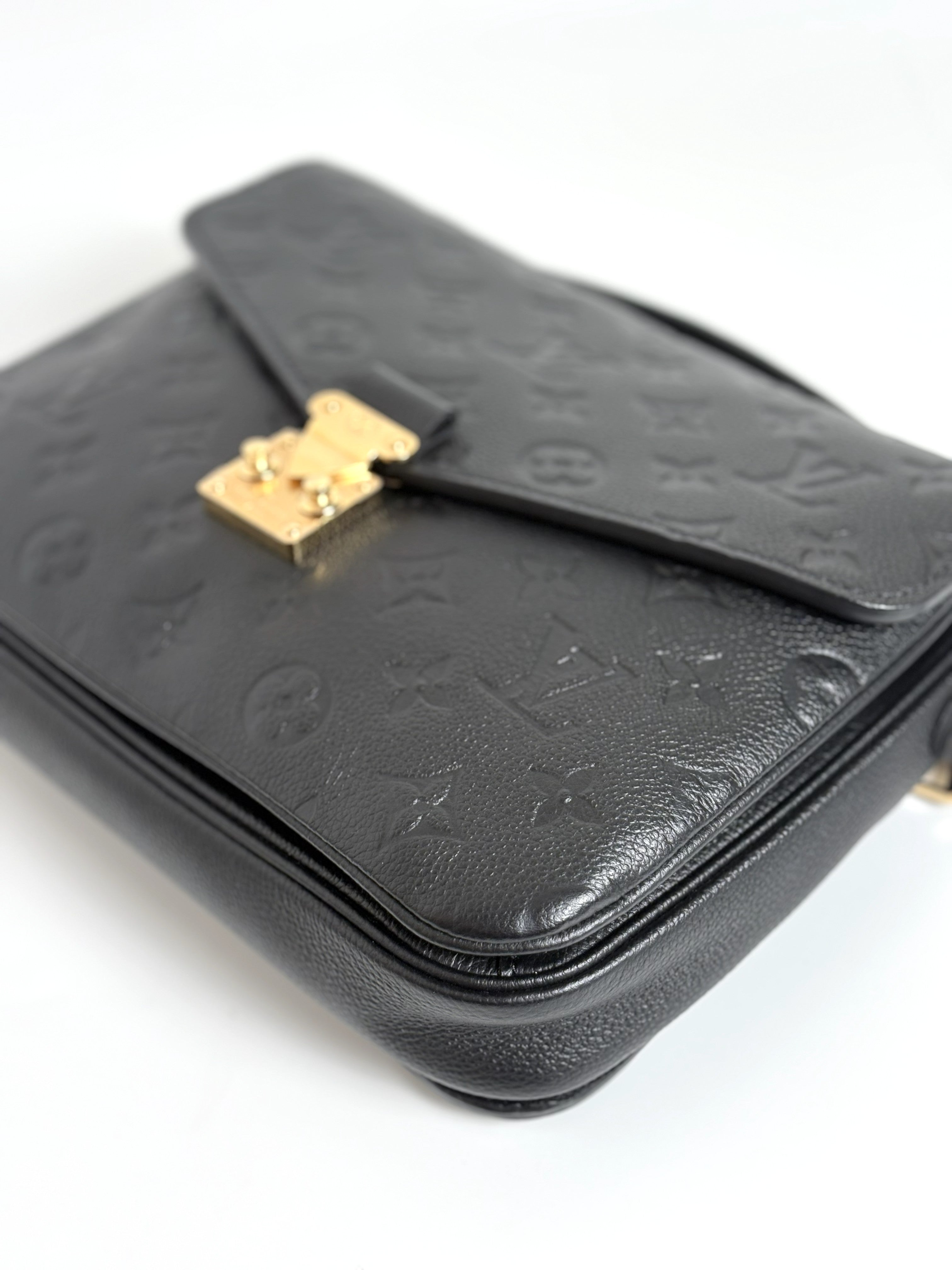 LOUIS VUITTON Pochette Metis - Black Empreinte Leather